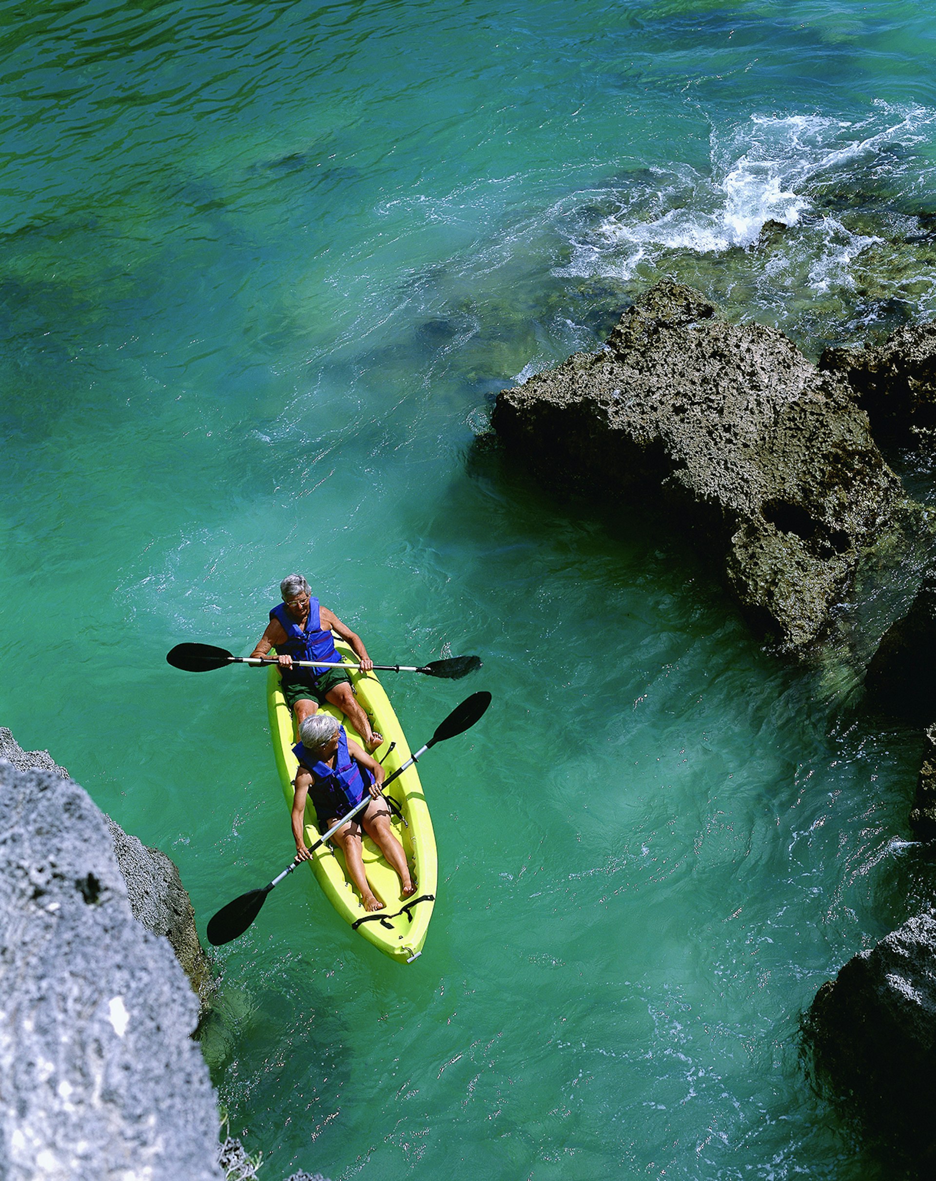 A couple kayaks in the waters off of Bermuda © Glowimages / Getty Images
