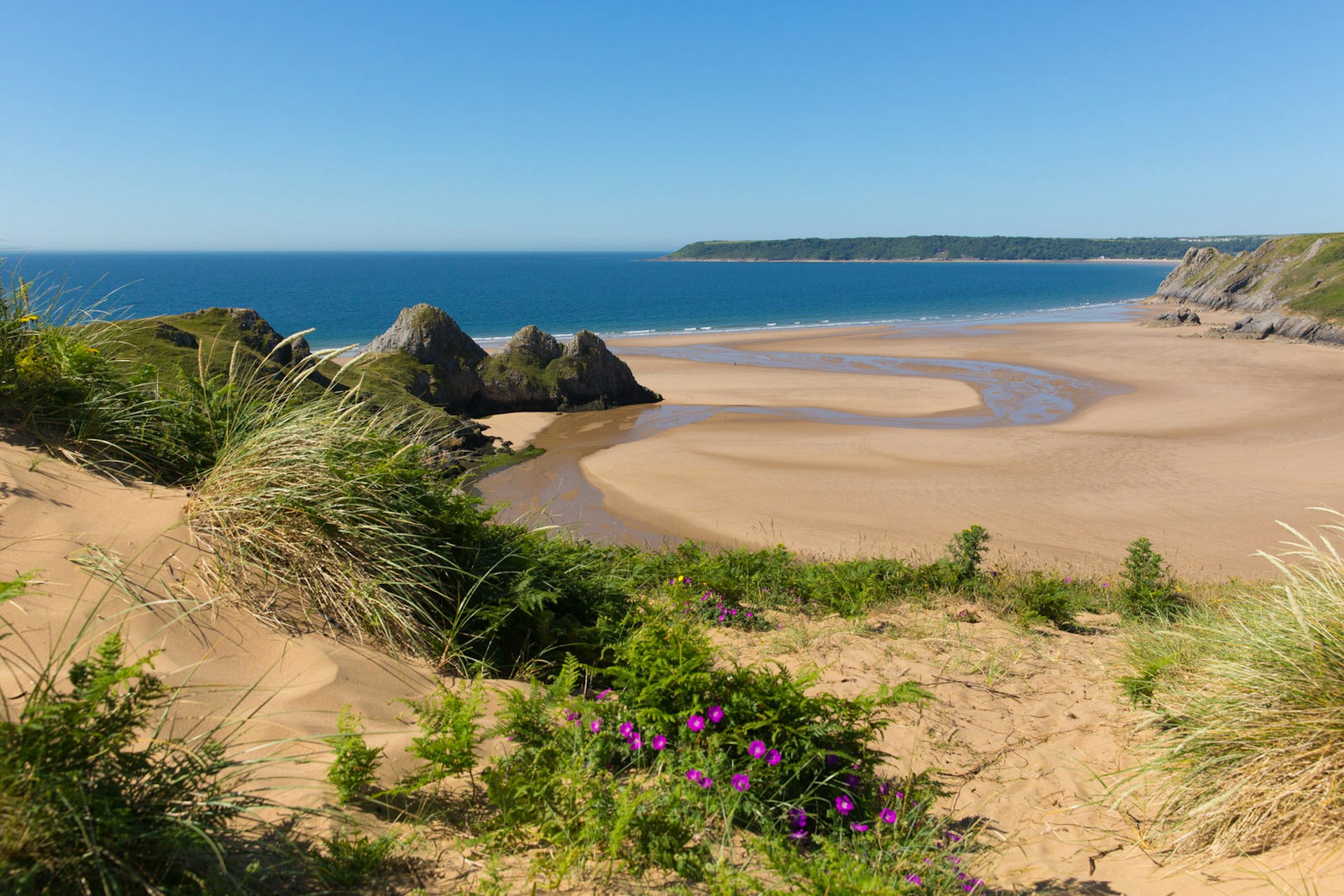 Three Cliffs Bay, on the Gower Peninsula © Mike Charles / Shutterstock