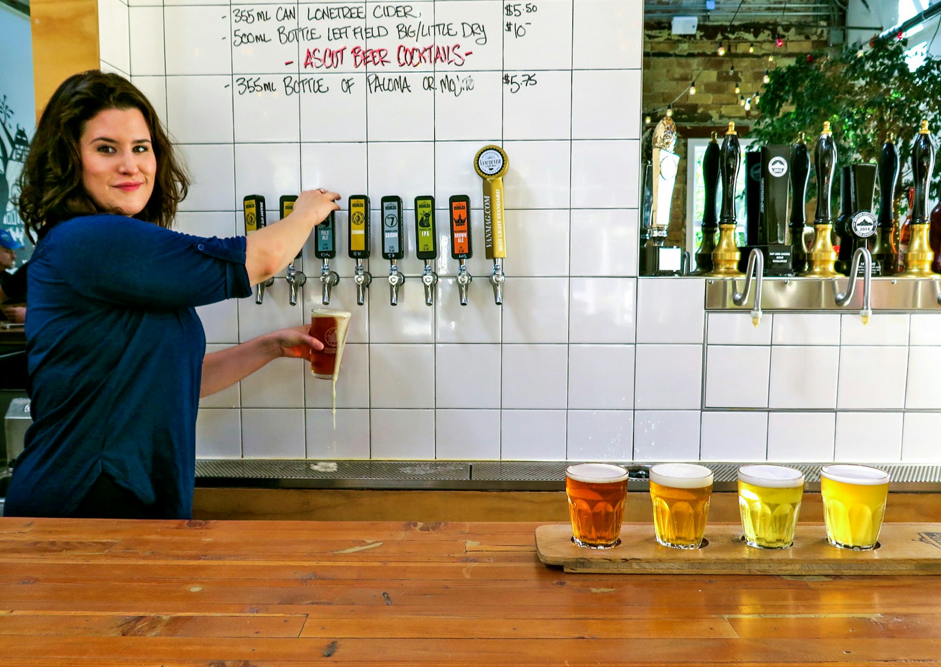 Pulling a fresh pint at Main Street Brewing © John Lee / Lonely Planet