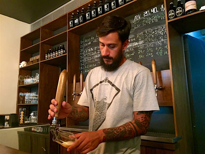 Features - 6-miguel-nozolino Duque Brewpub co-owner Miguel Zozolino pulls a fresh Ipacável beer © Kevin Raub / Lonely Planet