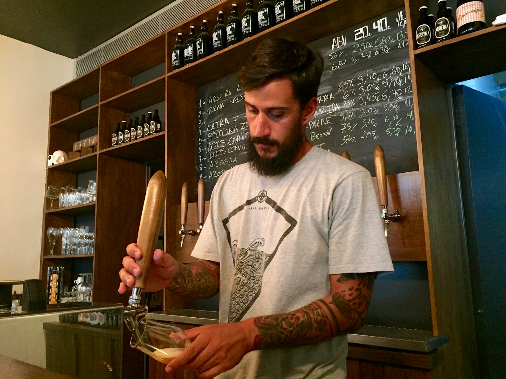 Duque Brewpub co-owner Miguel Zozolino pulls a fresh Ipacável beer © Kevin Raub / Lonely Planet