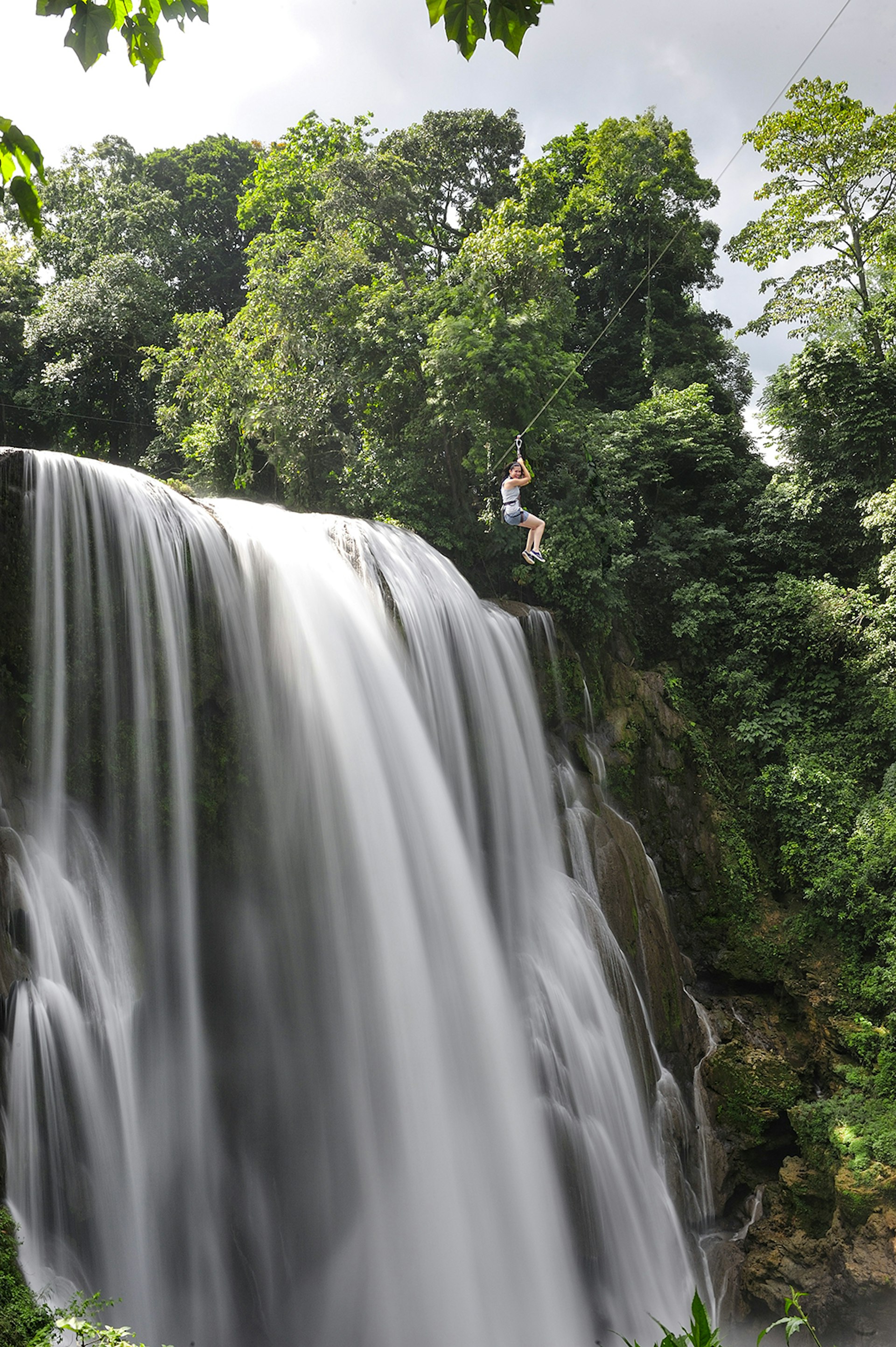 A visitor on zip line over Pulhapanzak Waterfalls © Christian Heeb / Getty Images