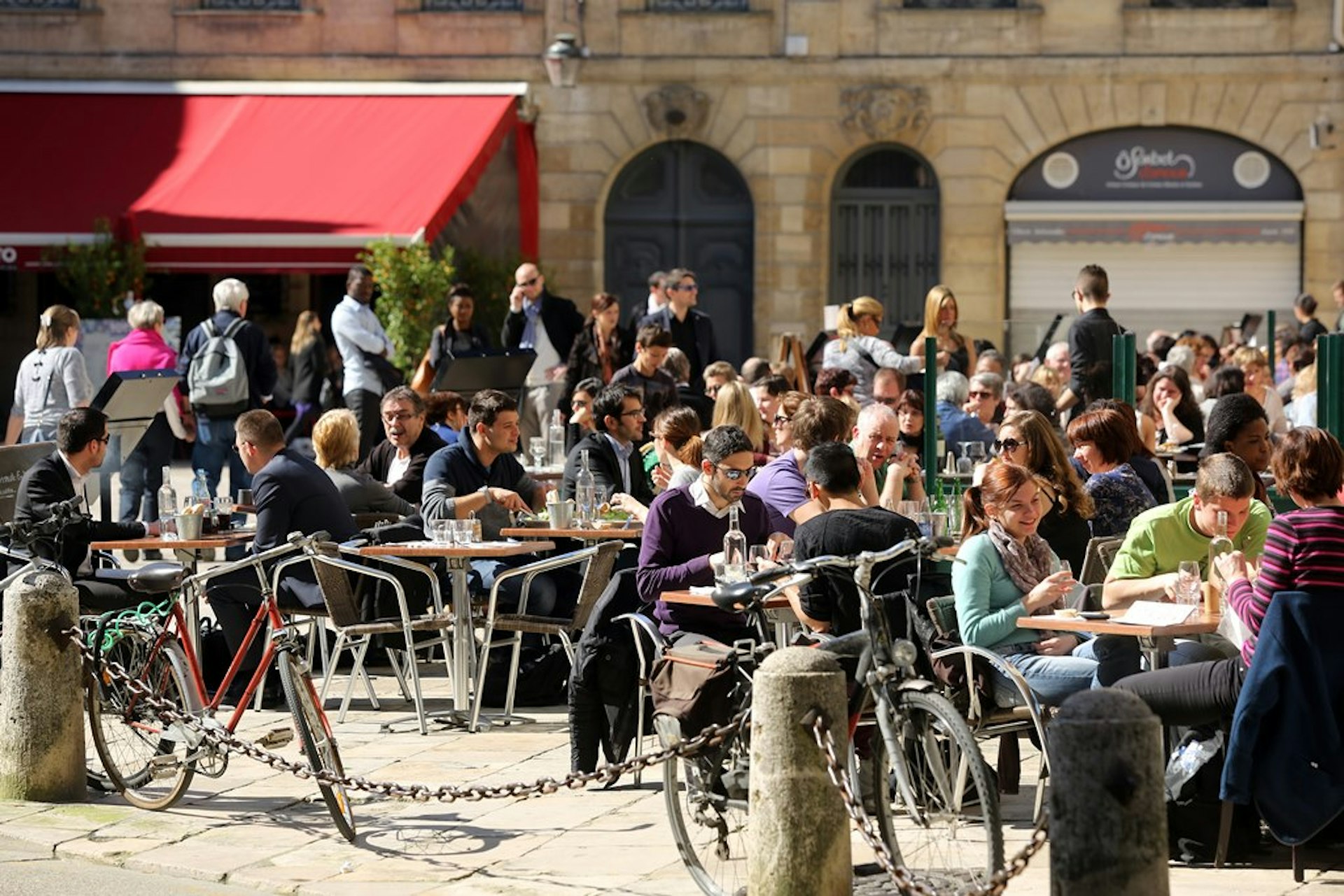 Bordeaux has a buzzing restaurant scene. Image ©