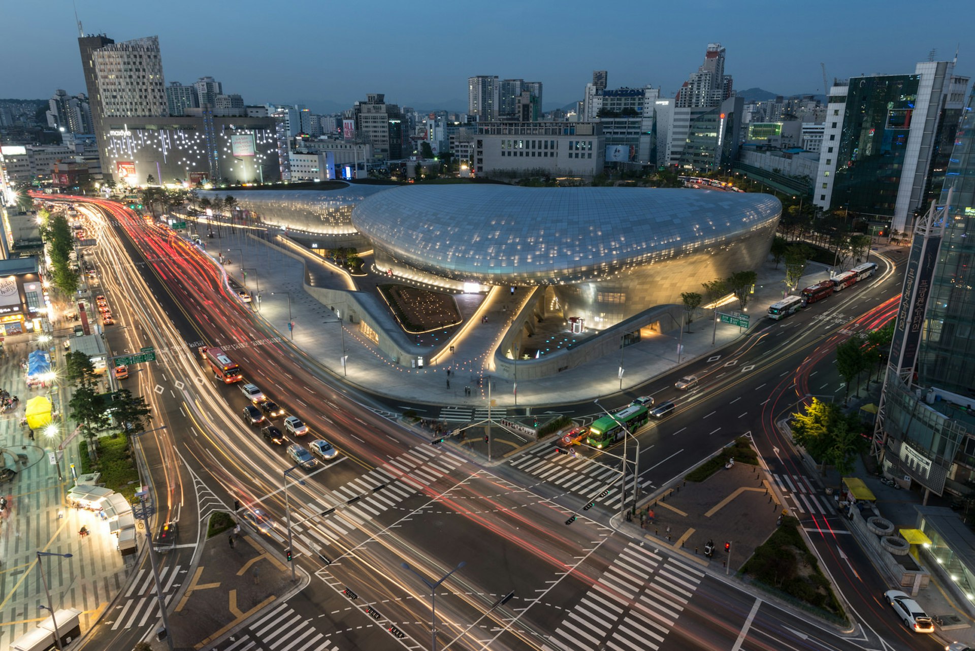 The UFO-like Dongdaemun Design Plaza © John Steele / Getty