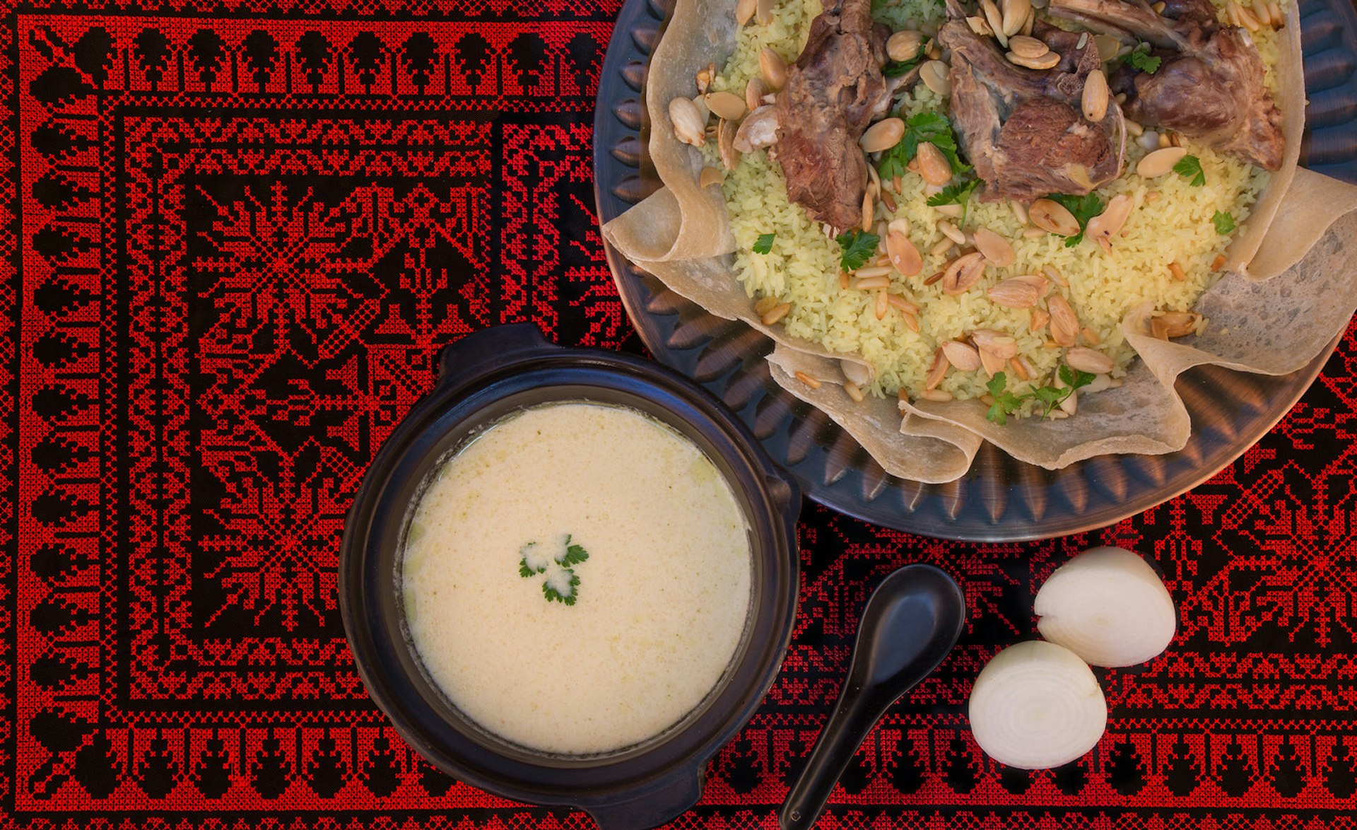Mansaf – a traditional Jordanian dish of lamb cooked in a sauce of fermented dried yogurt and served with rice © Waleed Hammoudeh / Getty Images
