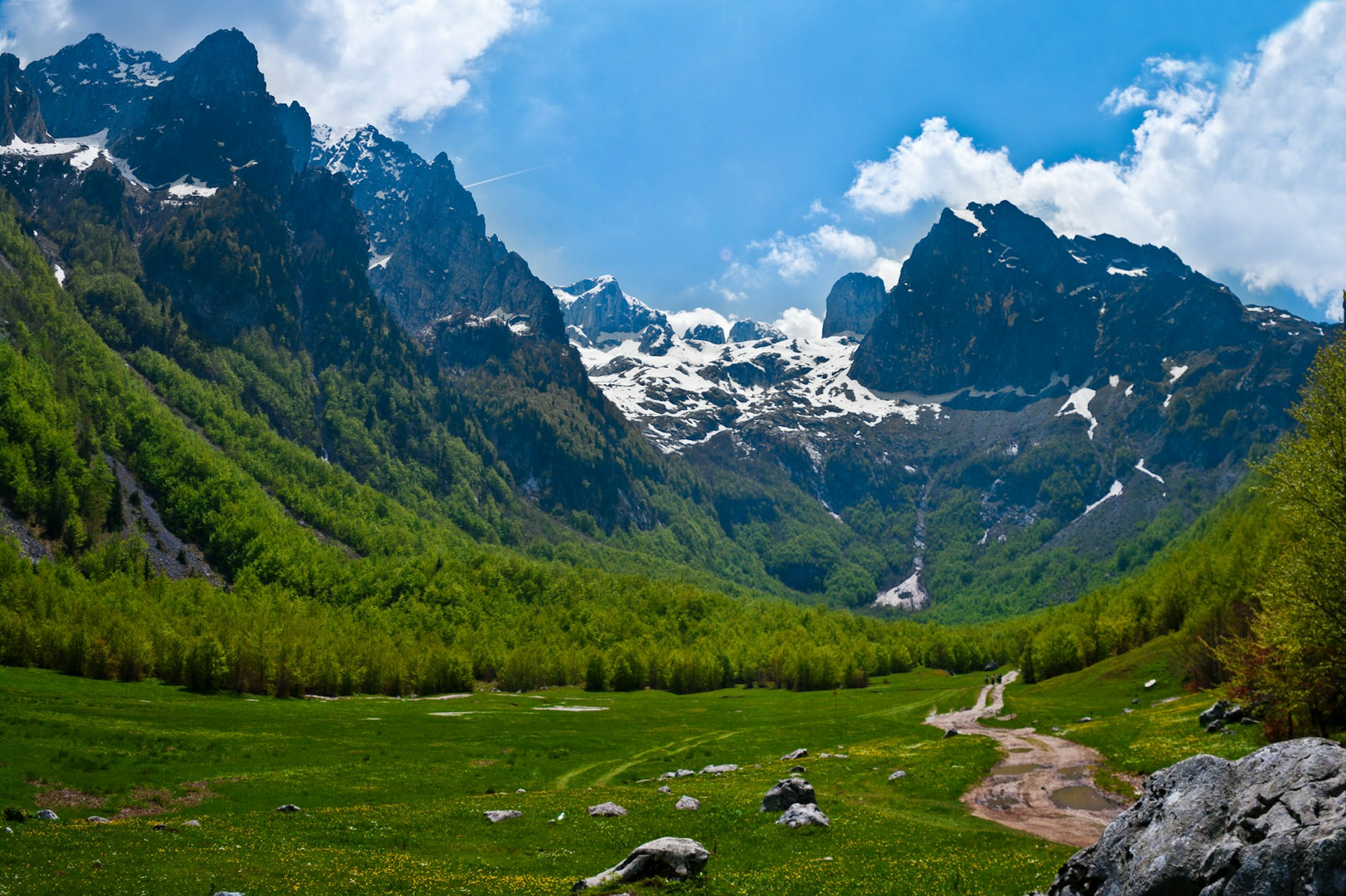 Grbaja Valley and Prokletije Mountains, on the Peaks of the Balkans trail © Jovan Nikolic / Getty Images