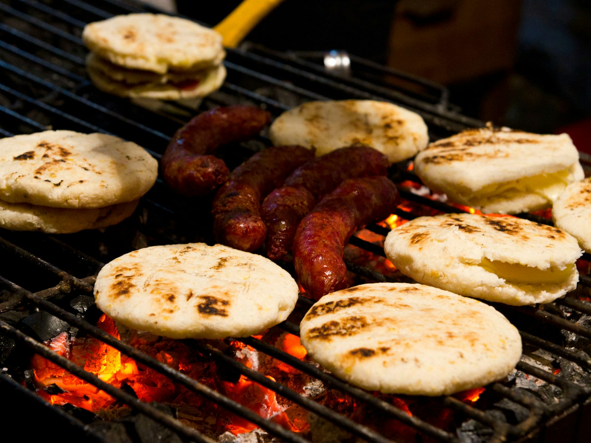 Arepas con chorizo, a perfect evening snack in Bogotá © William Neuheisel / CC BY 2.0
