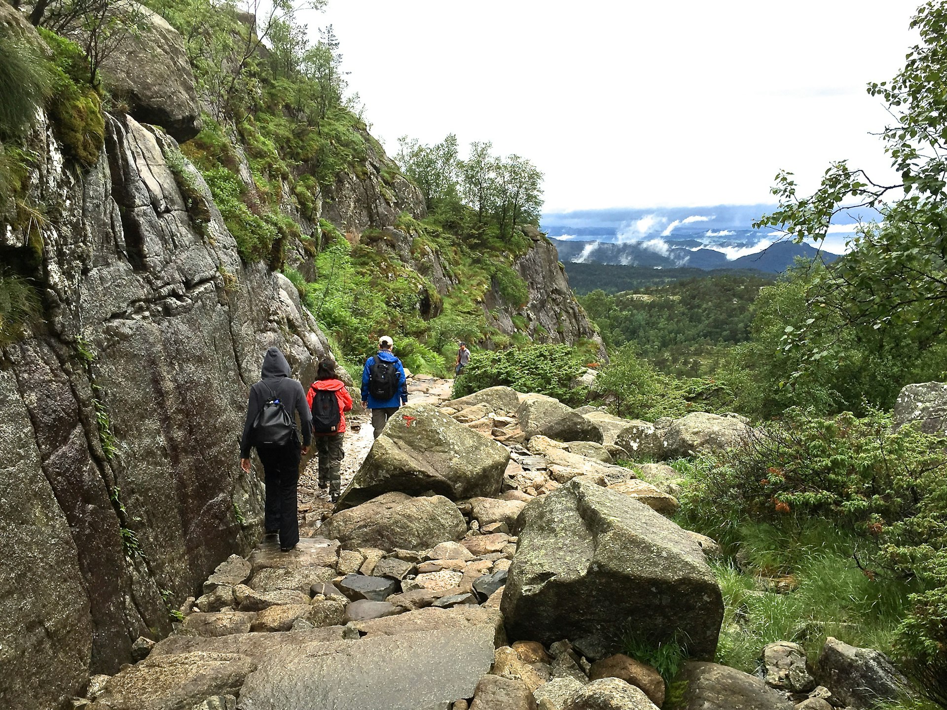 preikestolen-hike-1500-cs