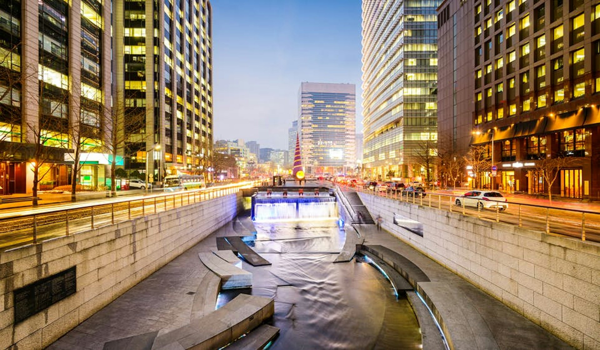 The Cheonggyecheon waterway is one of many projects transforming Seoul © ESB Professional / Shutterstock