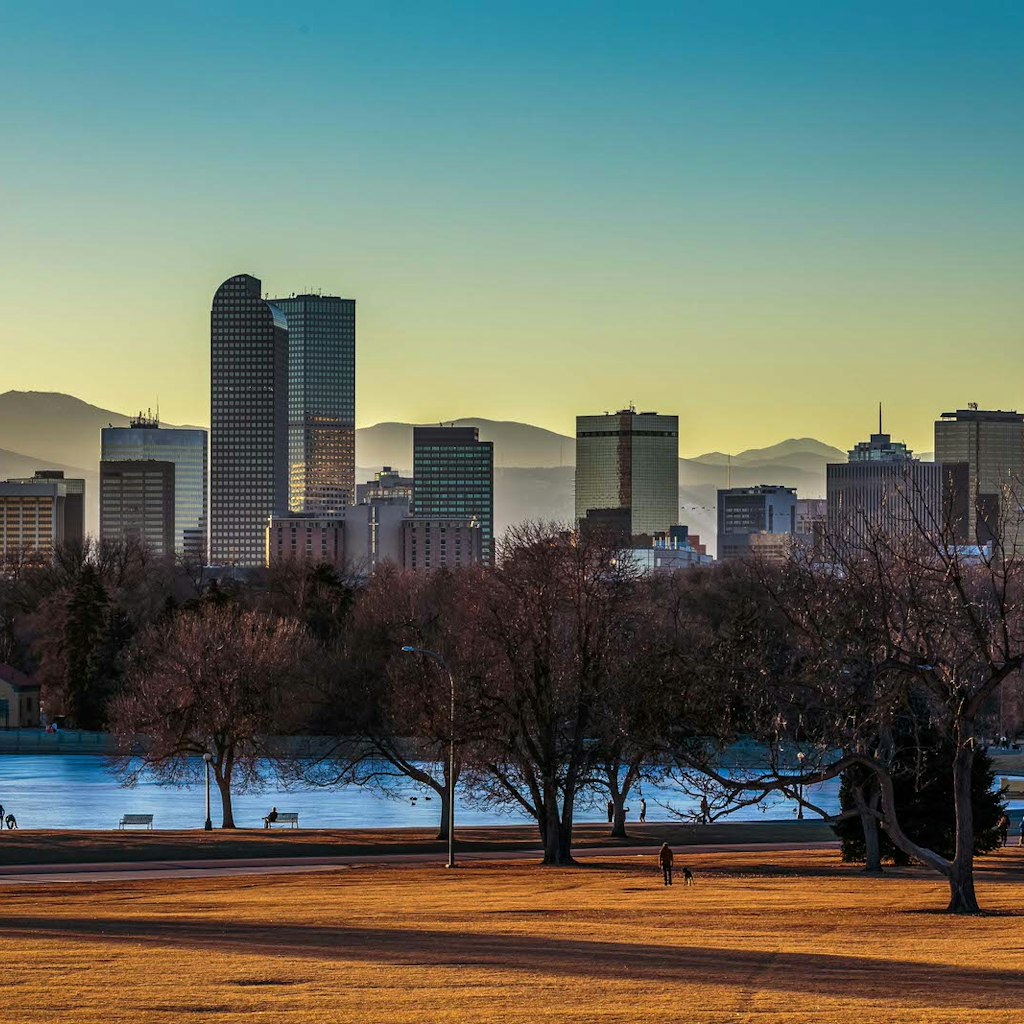 Perfectly situated at the foot of the Rocky Mountains, Denver has a lot to offer first-time travelers © gcosoveanu / iStock / Getty Images Plus