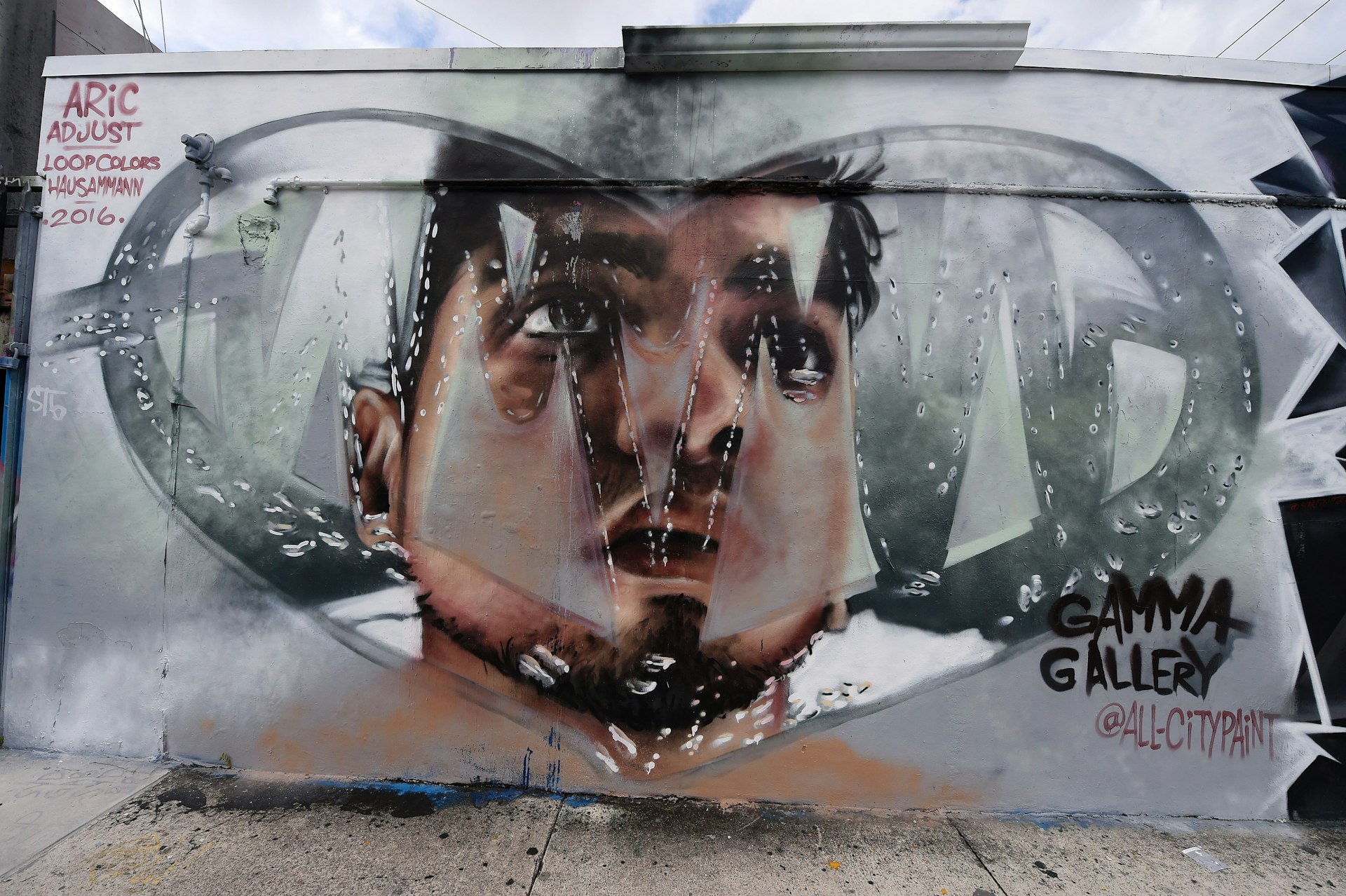 A mural covers the side of a building in the Wynwood neighborhood of Miami, Florida, on September 28, 2016. Founder Tony Goldman, with his real estate company Goldman Properties, was devoted to revitalizing run down neighborhoods and create permanent outdoor mural exhibits. / AFP / RHONA WISE (Photo credit should read RHONA WISE/AFP/Getty Images)