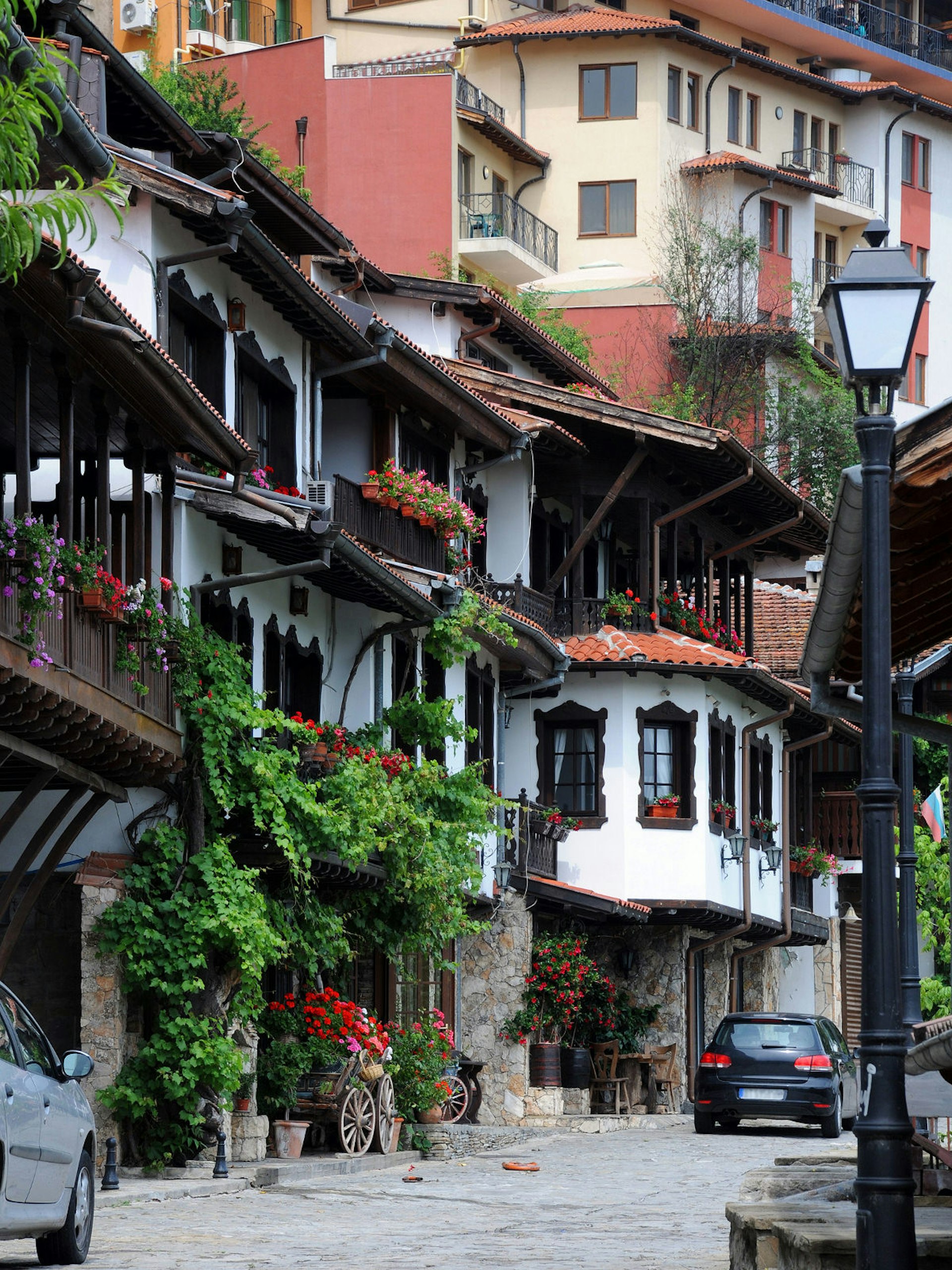 Traditional Bulgarian houses in Ulitsa Gurko © vicspacewalker / Shutterstock