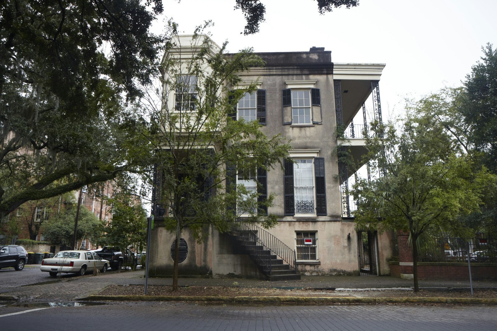 A historic house in Calhoun Square, Savannah © Andrew Montgomery / Lonely Planet
