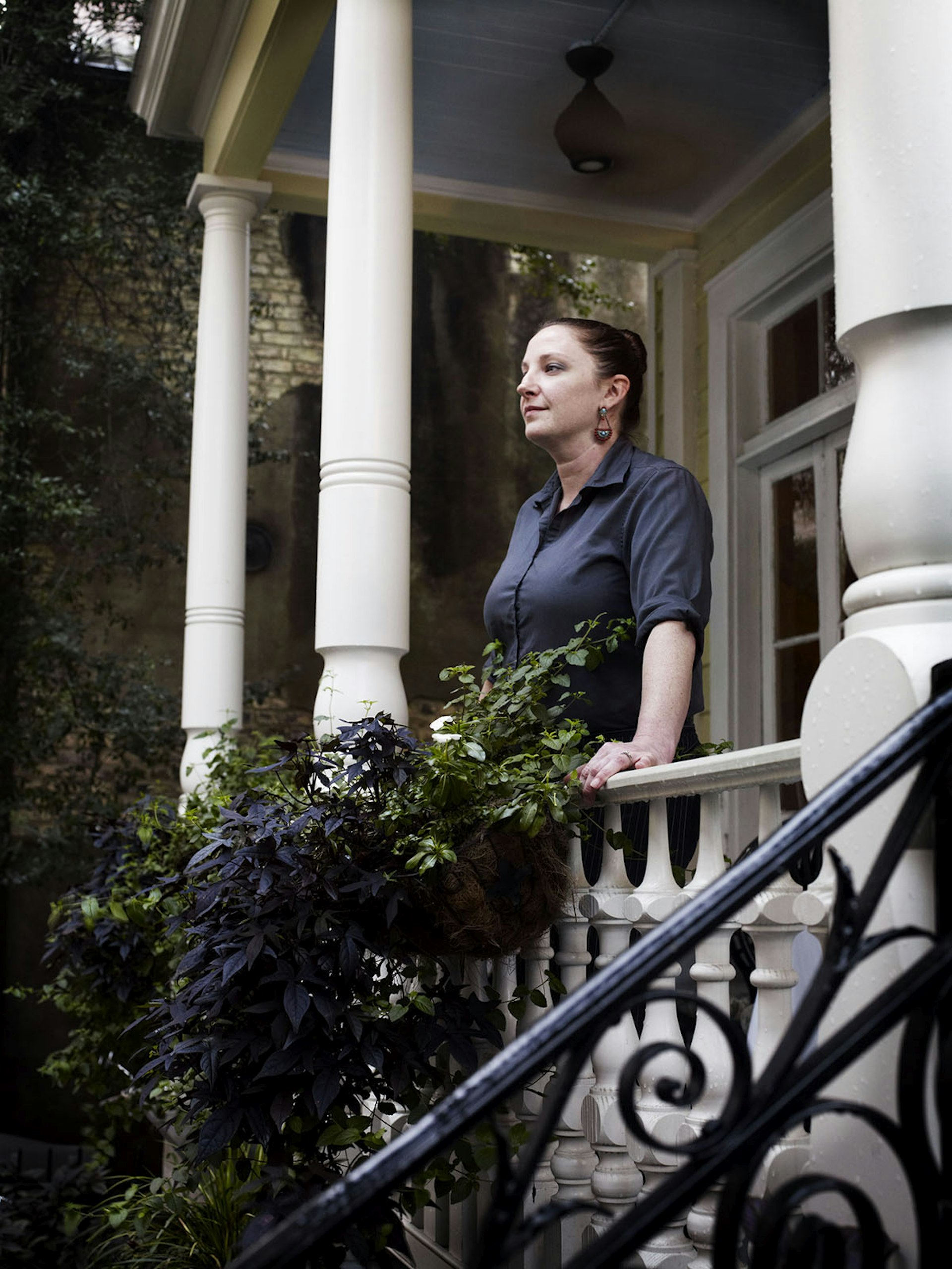 Waitress Julie Lambert at Poogan's Porch, Charleston © Andrew Montgomery / Lonely Planet