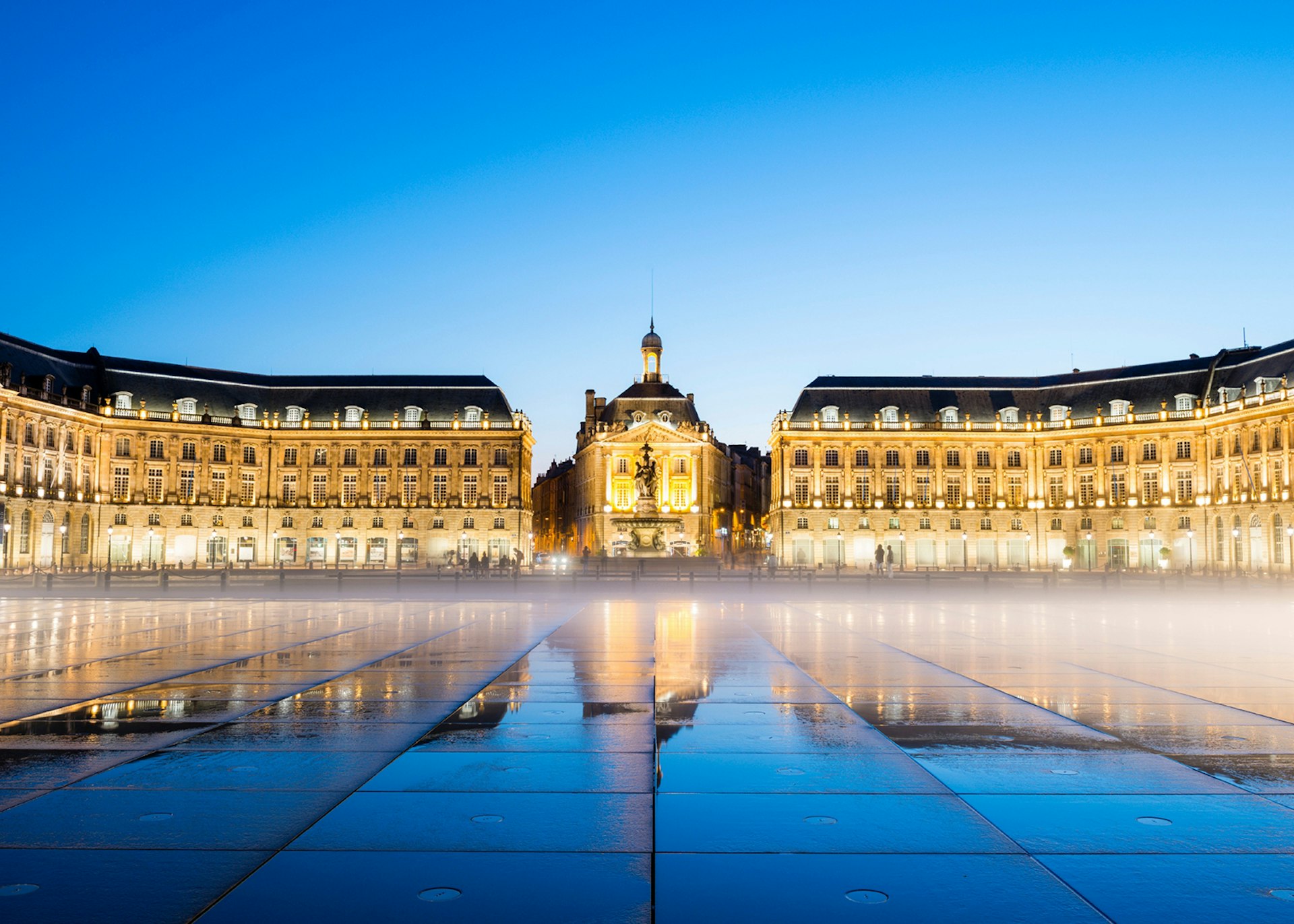 Bordeaux’s elegant Place de la Bourse stands out in a city full of classical architecture © Justin Foulkes / Lonely Planet