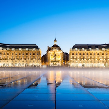 Bordeaux’s elegant Place de la Bourse stands out in a city full of classical architecture © Justin Foulkes / Lonely Planet