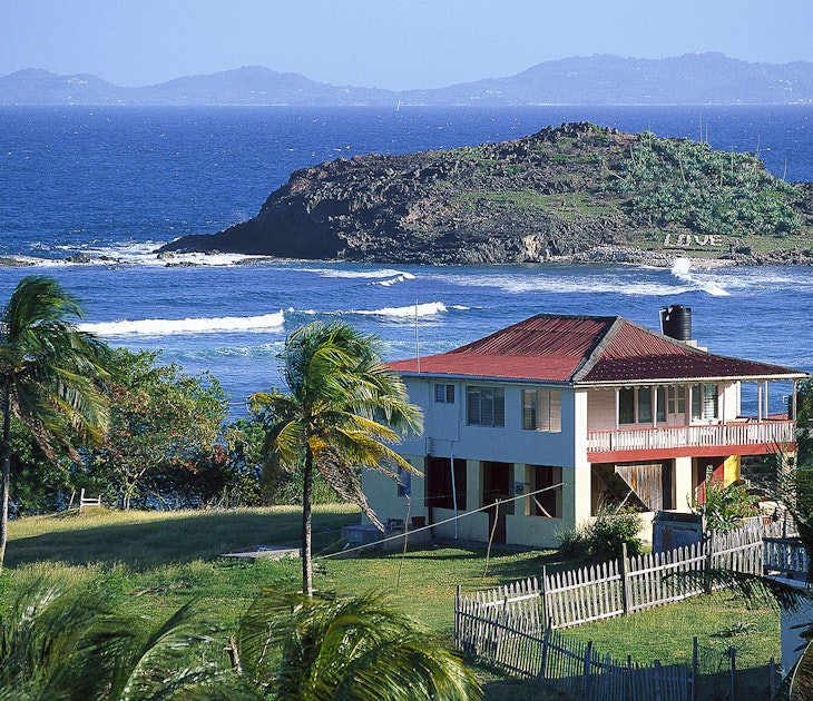Features - House at Friendship Bay in the sunlight, Bequia, St. Vincent, Grenadines, Caribbean, America