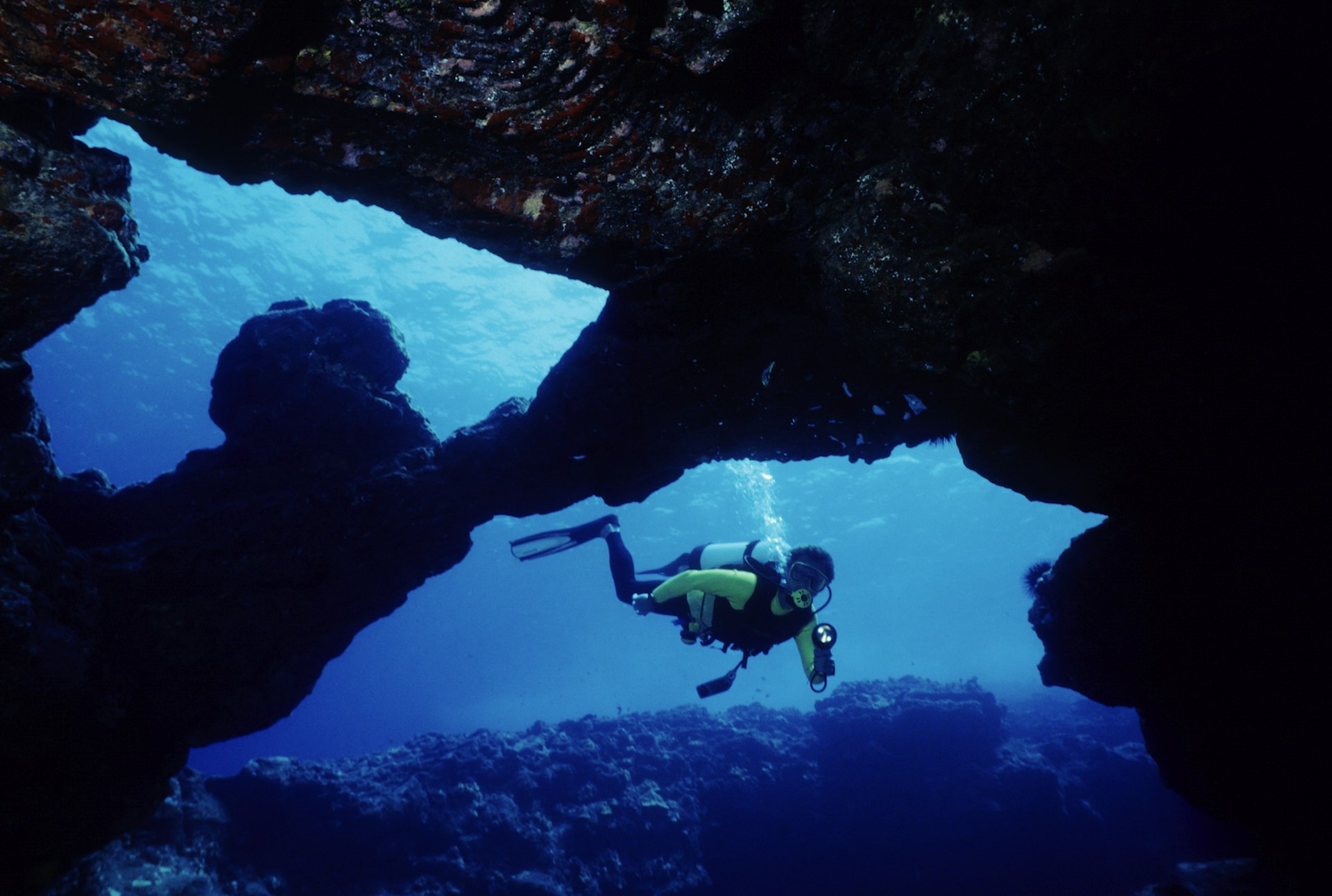 The Big Island's volcanic activity gives divers plenty of caves to explore © Tammy616 / E+ / Getty