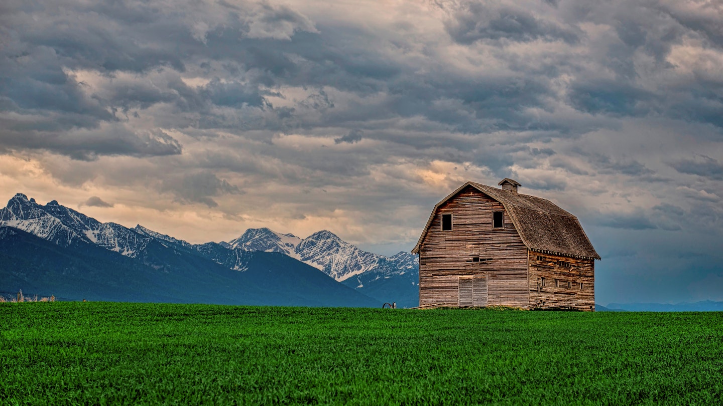 Tucked into the northwest corner of Montana, Flathead Valley offers unique adventures and experiences © gsbarclay / iStock / Getty Images Plus