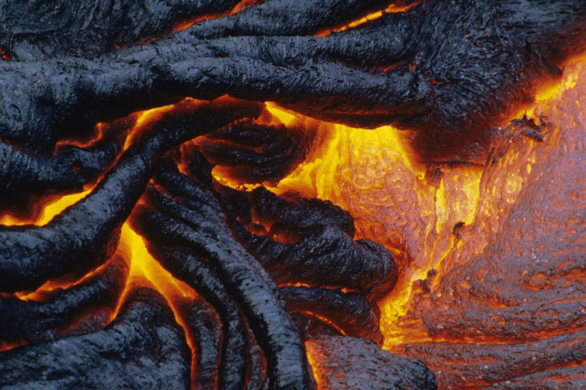 Pahoehoe lava oozing from within the Kilauea Volcano in Hawaii Volcanoes National Park © Ron Dahlquist / Getty Images