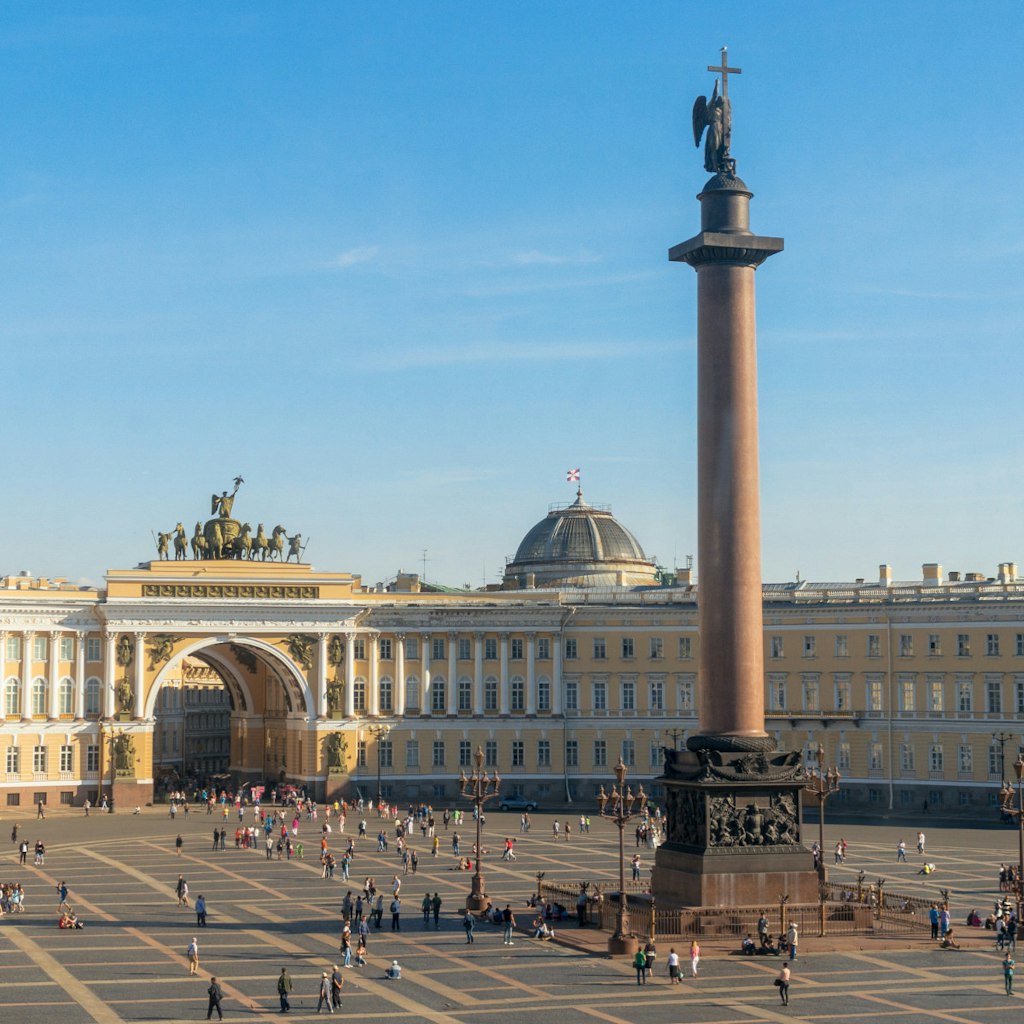 St Petersburg's Palace Square, the starting point for free walking tours © Pelikh Alexey / Shutterstock