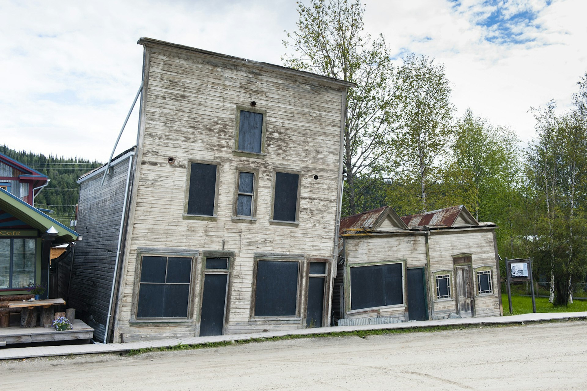 A heavily slanting clapboard building in Dawson City © Justin Foulkes / Lonely Planet