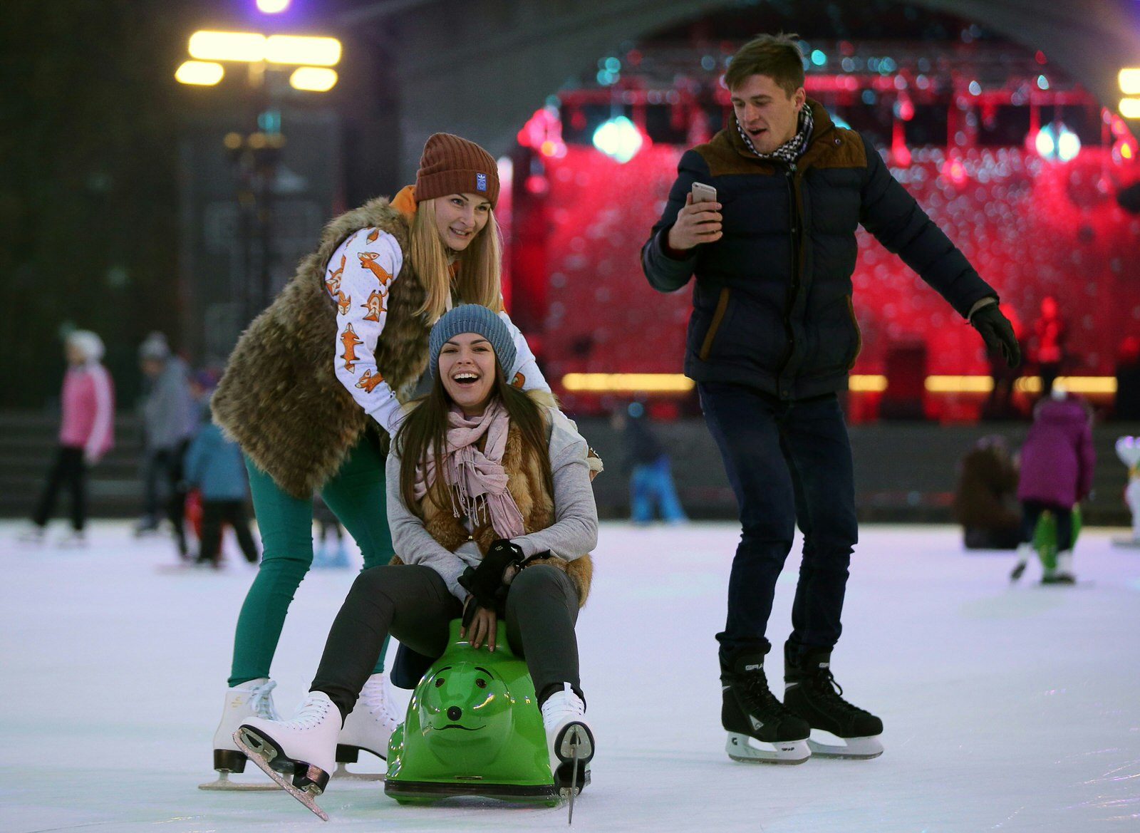 Getting to grips with the New Holland Island ice rink © Peter Kovalev / Getty Images