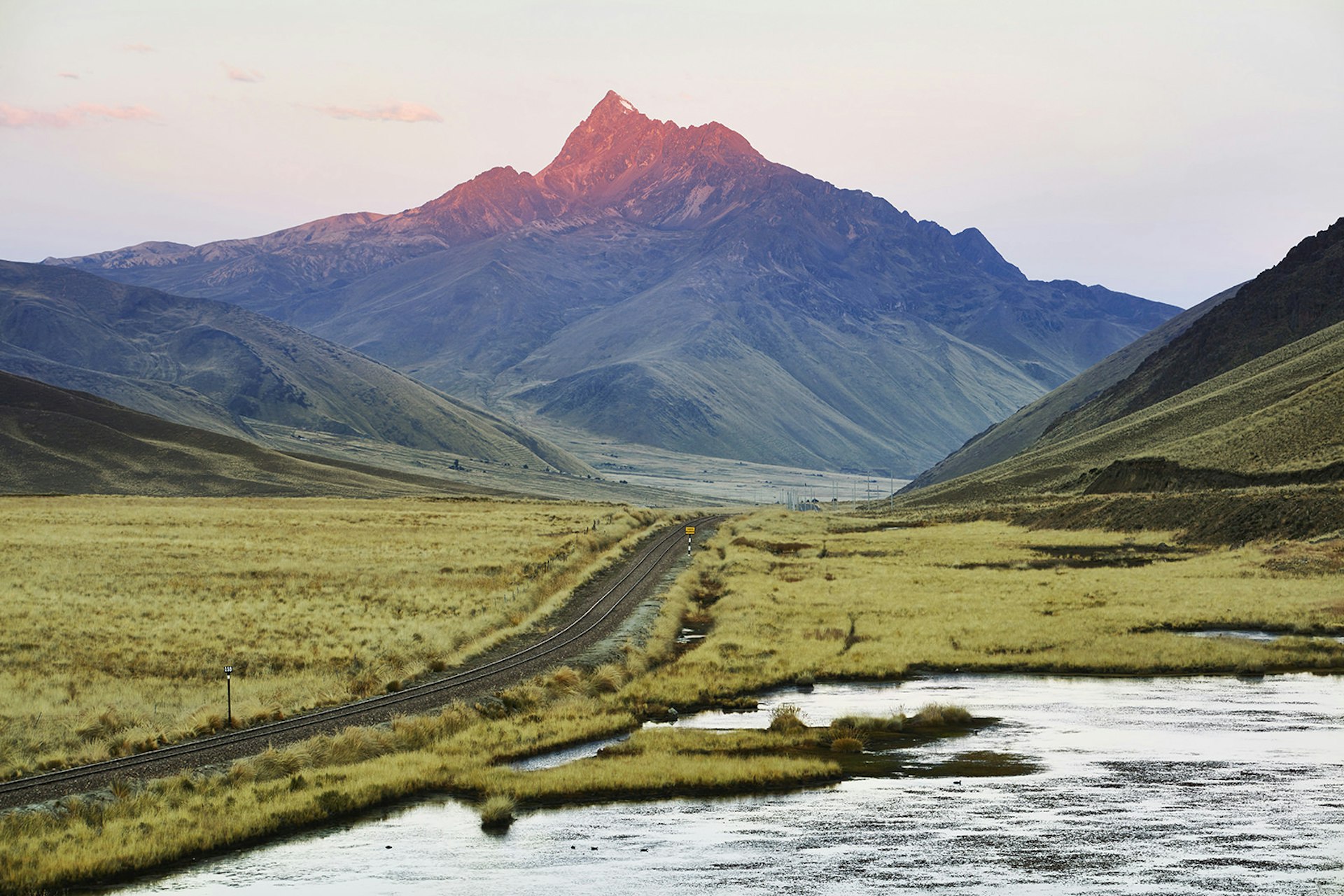 Wake up to a spectacular sunrise in Peru © Richard James Taylor