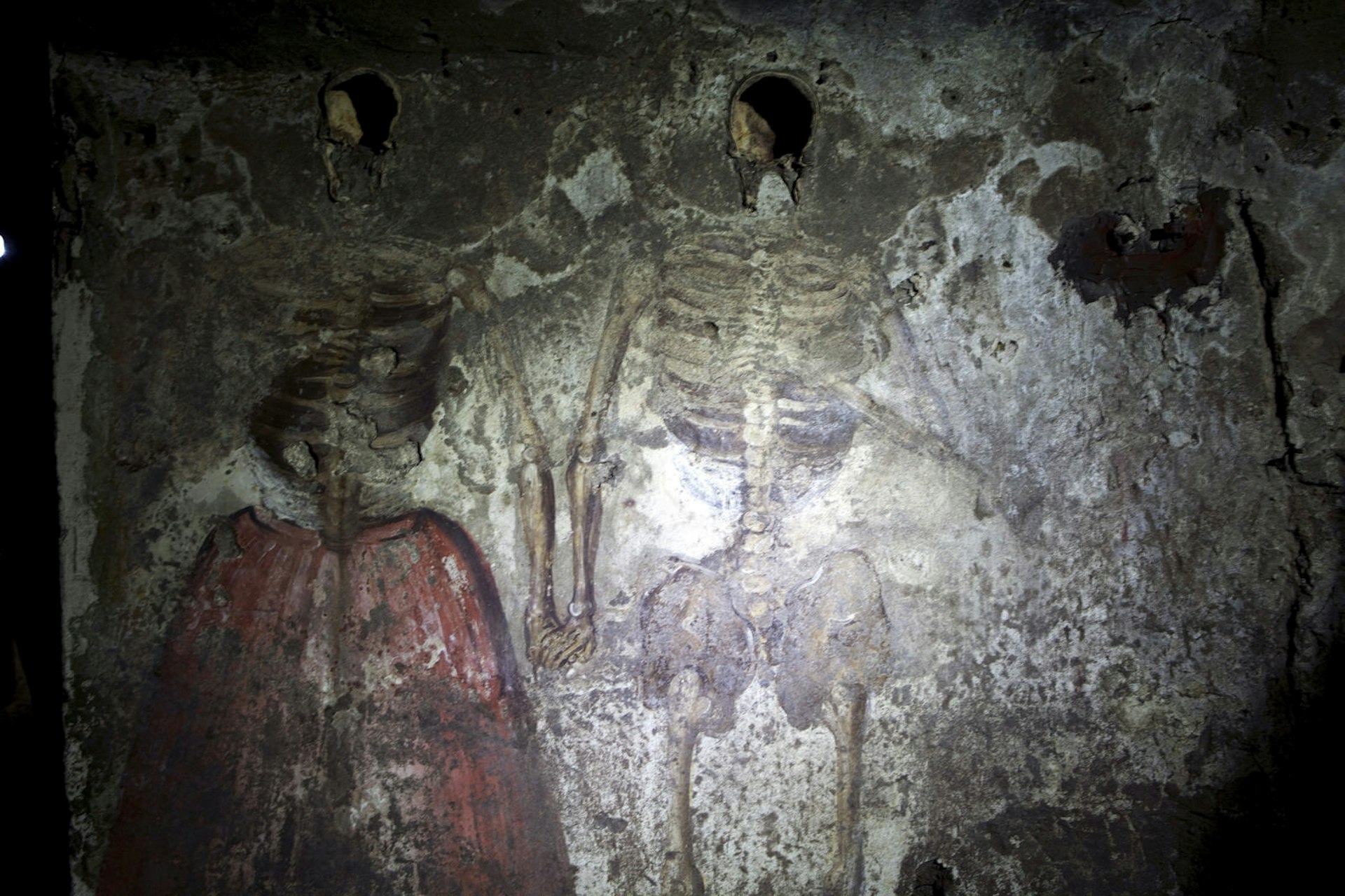 Newlyweds laid to rest in San Gaudioso Catacombs