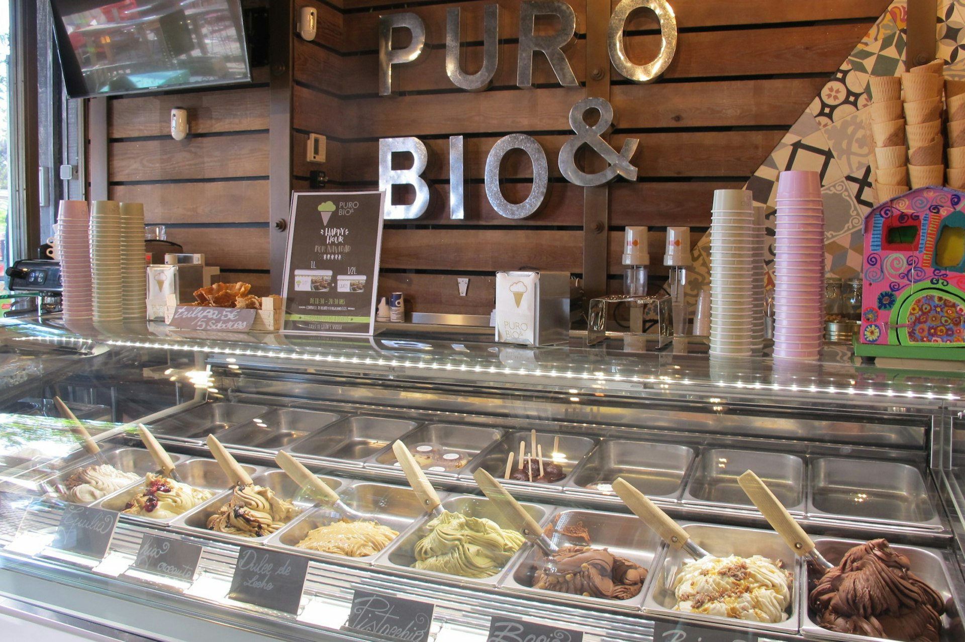 Puro e Bio is the spot for vegan and organic treats © Fiona Flores Watson / Lonely Planet