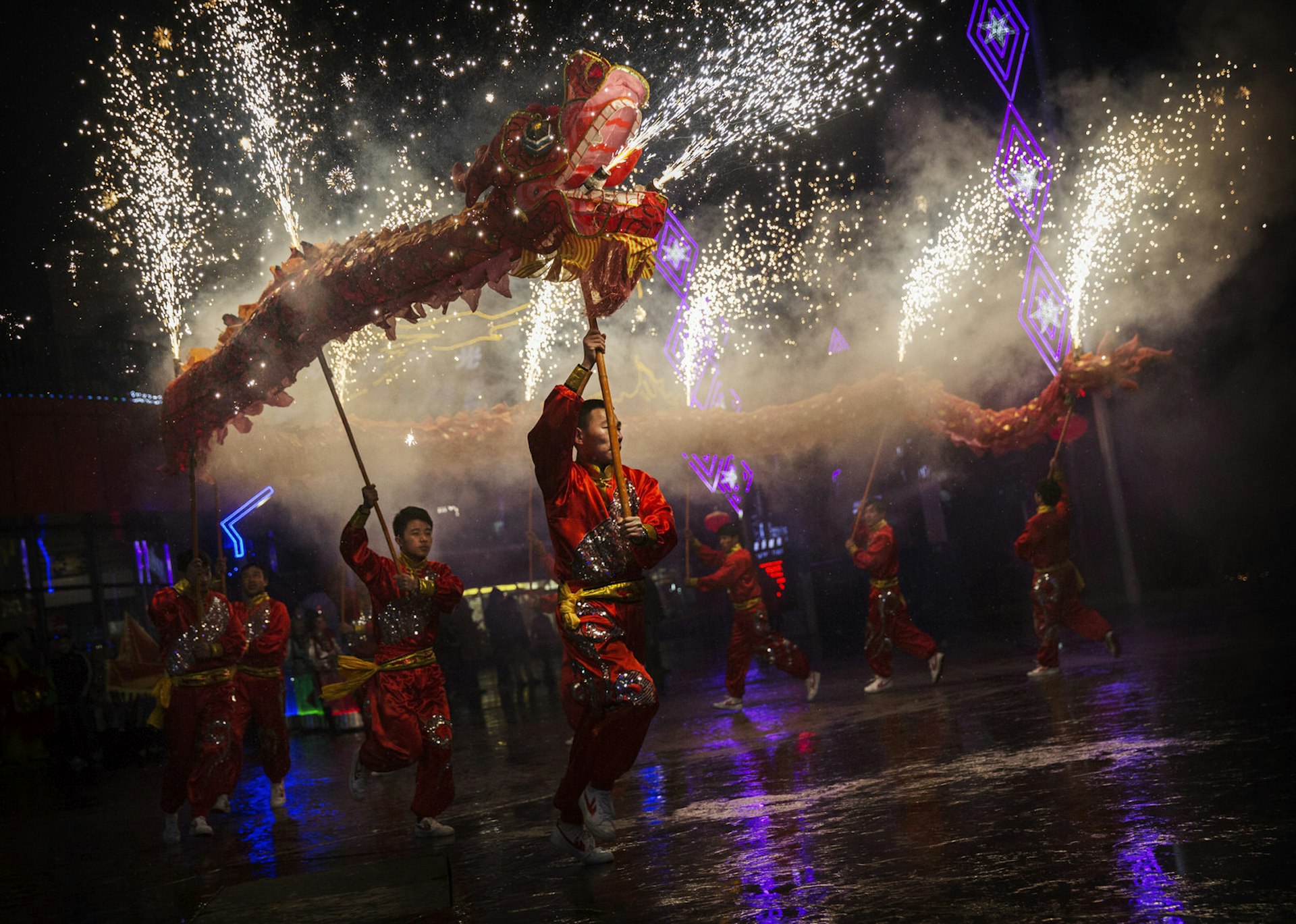 The dragon dance is a traditional Chinese New Year performance © Kevin Frayer / Stringer / Getty