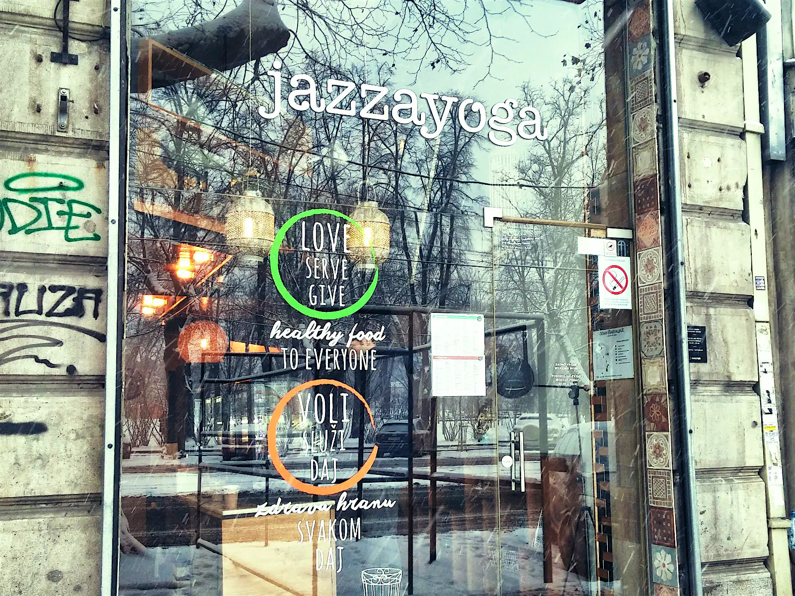 Features - jazzayoga-restaurant-belgrade Healthy food is the philosophy at Jazzayoga © Nevena Paunovic / Lonely Planet