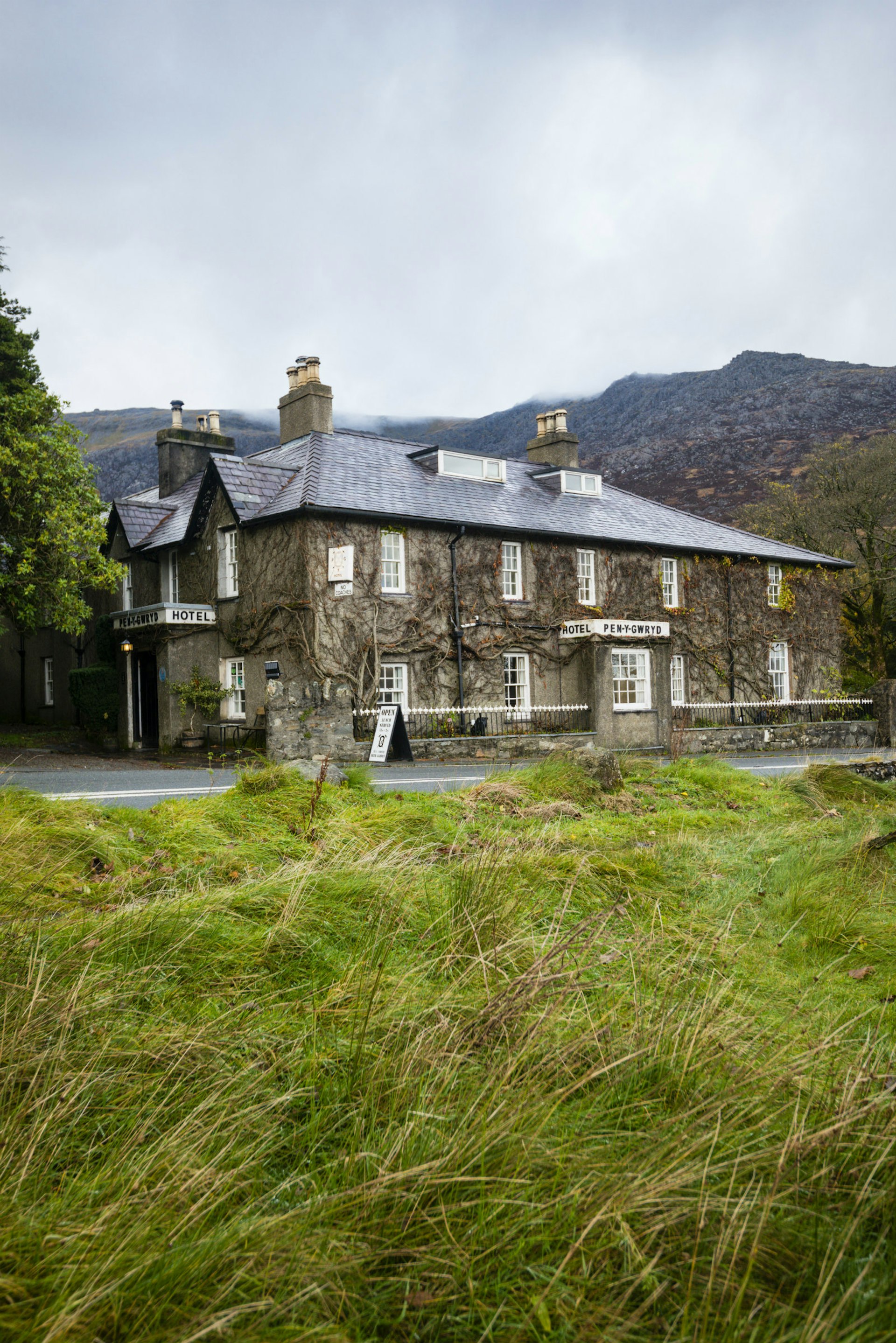 Hotel Pen-y-Gwryd © Justin Foulkes / Lonely Planet