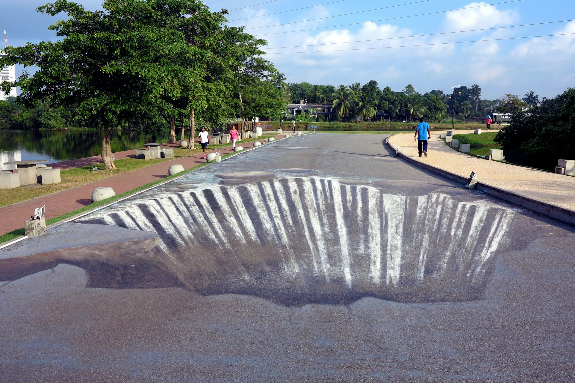 An impossible waterfall at Diyatha Uyana © Natalie Blow / Lonely Planet