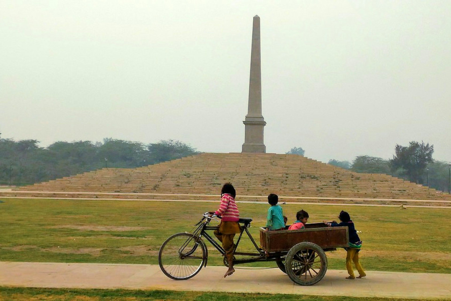 Children ponder the significance of the Delhi Durbar obelisk © Punteerinder Kaur Sidhu / Lonely Planet
