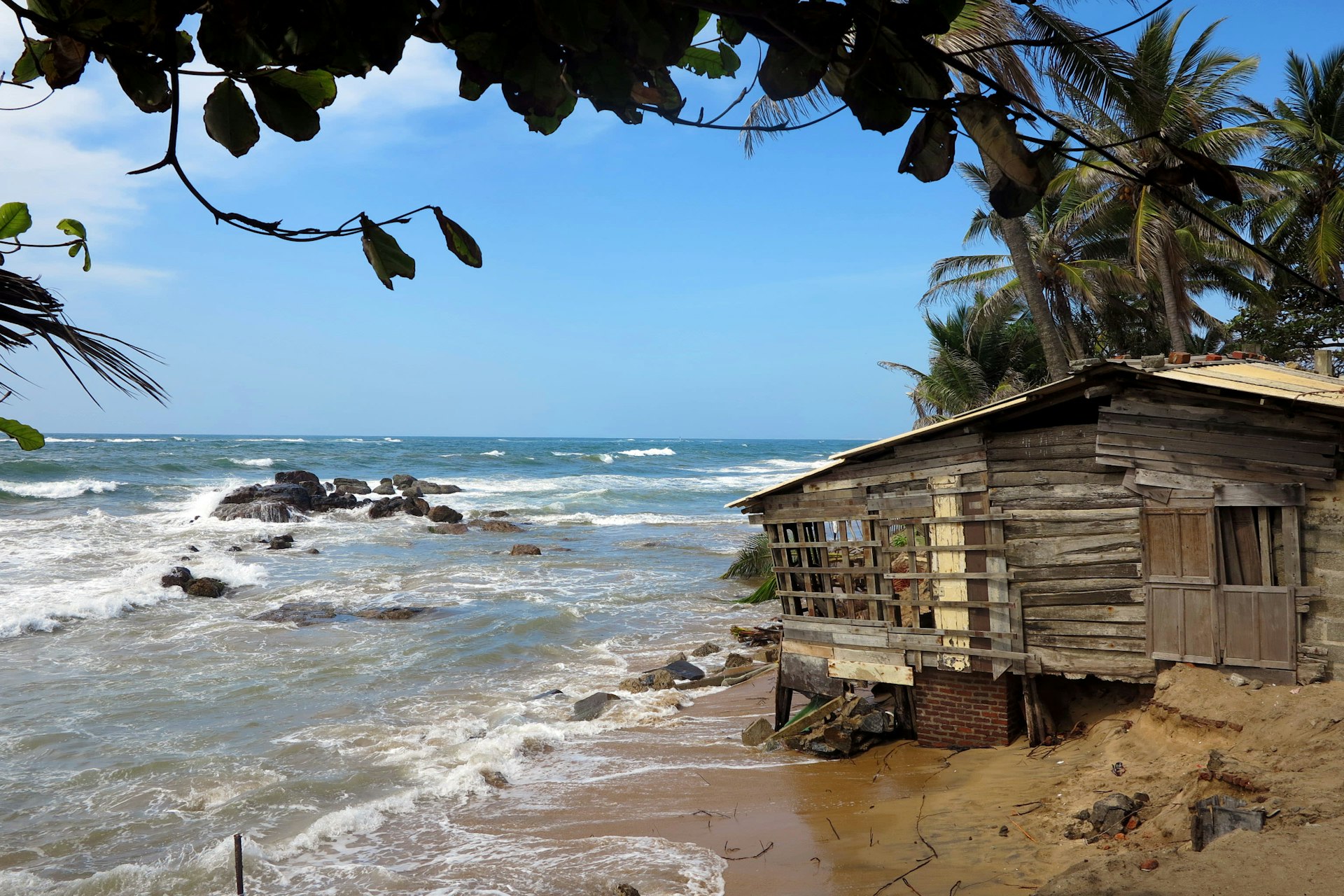 The ramshackle charm of Mount Lavinia Beach © Natalie Blow / Lonely Planet 