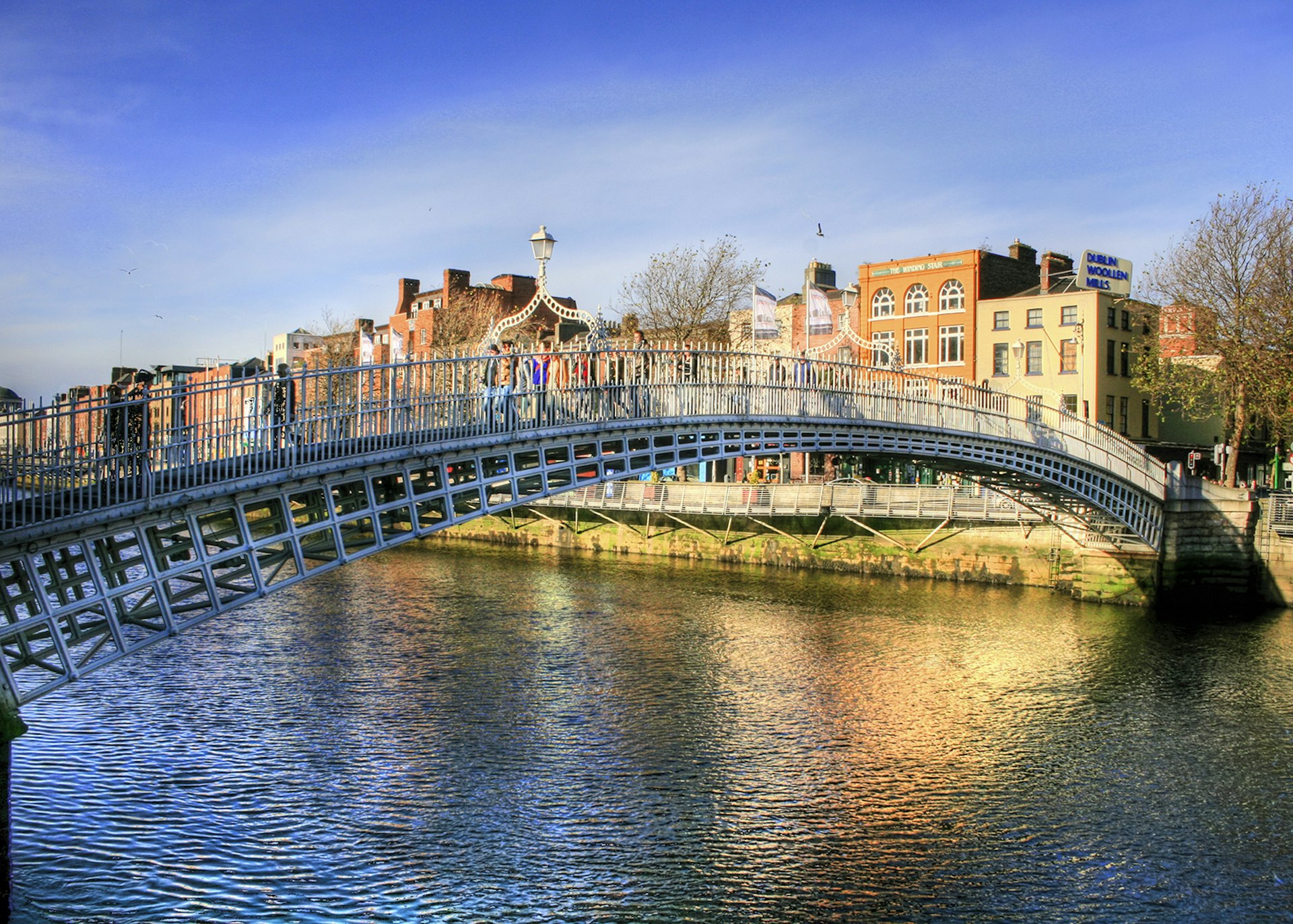 The Half Penny Bridge in Dublin, Ireland © PlusONE / Shutterstock