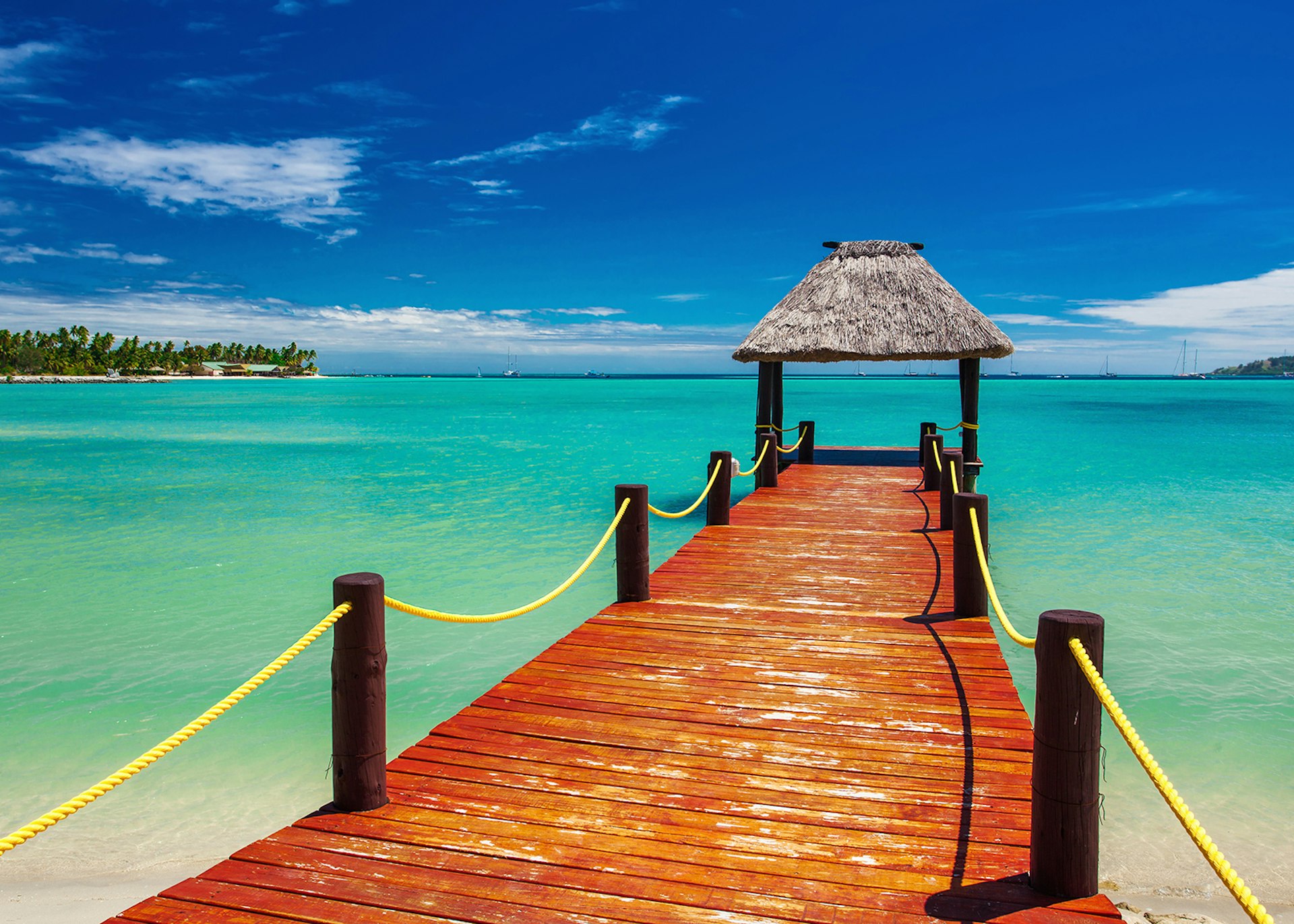 A wooden jetty extending to the tropical seas of Fiji ©  Martin Valigursky / Shutterstock