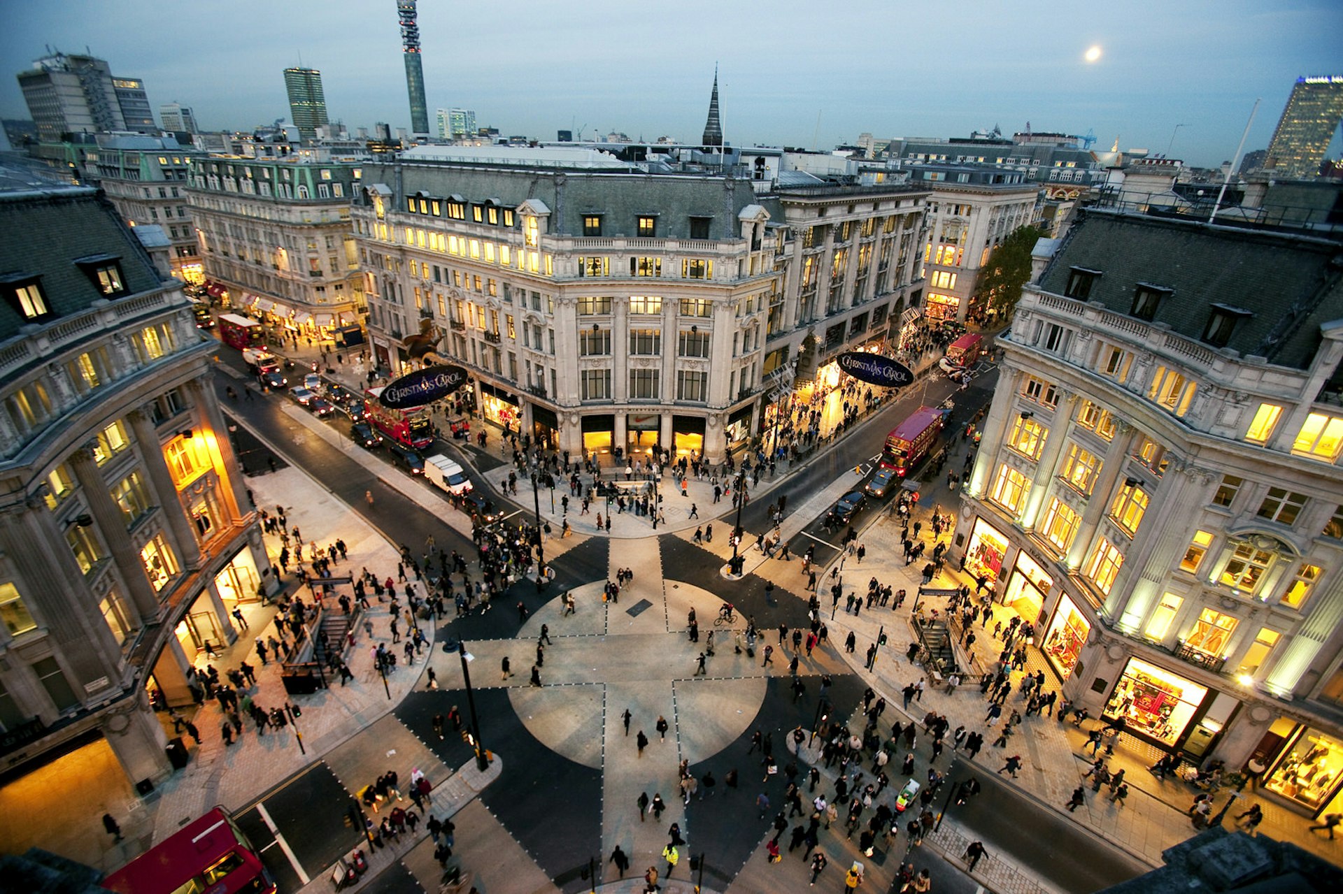 With its packed pavements, busy shops and plentiful public transport options, Oxford Circus offers some great opportunities to put our tips to the test © watchlooksee.com / Getty Images