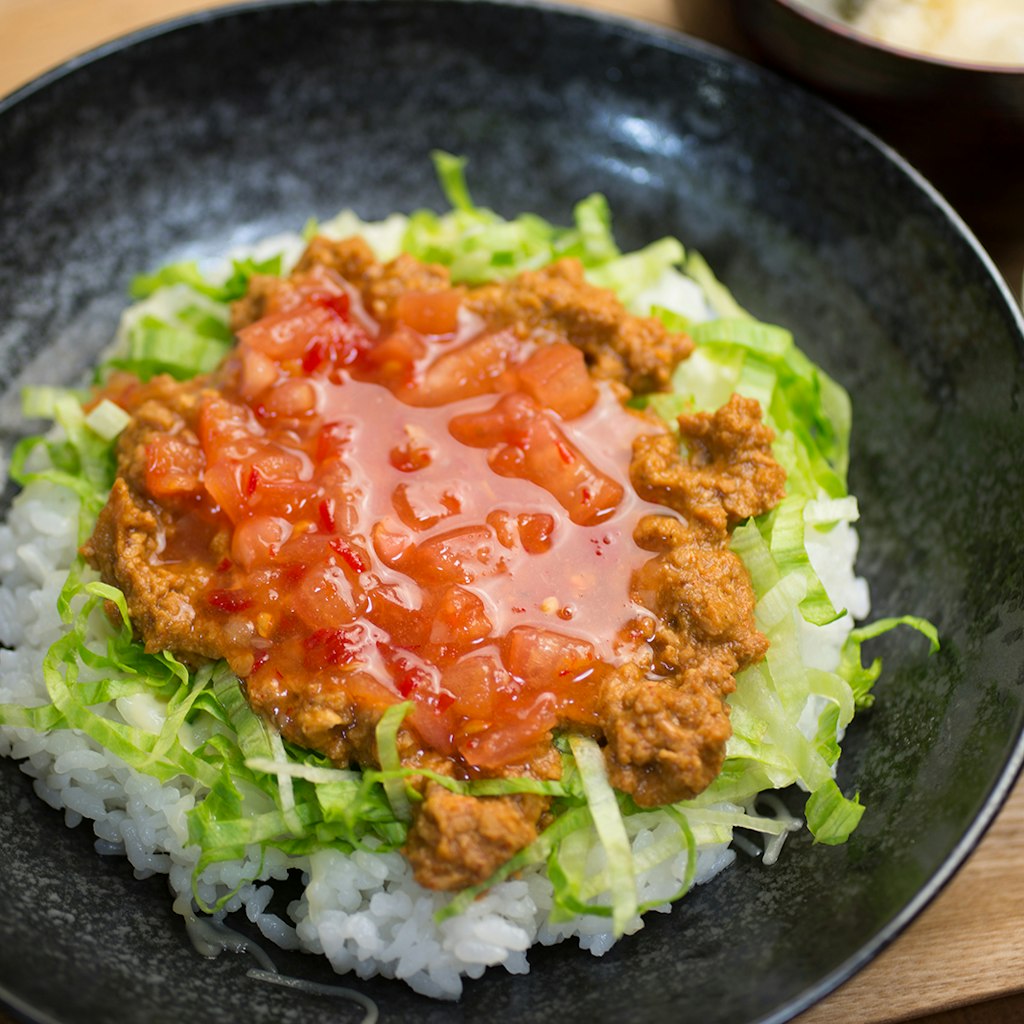 Features - Japanese regional cuisine?Taco rice (takoraisu)