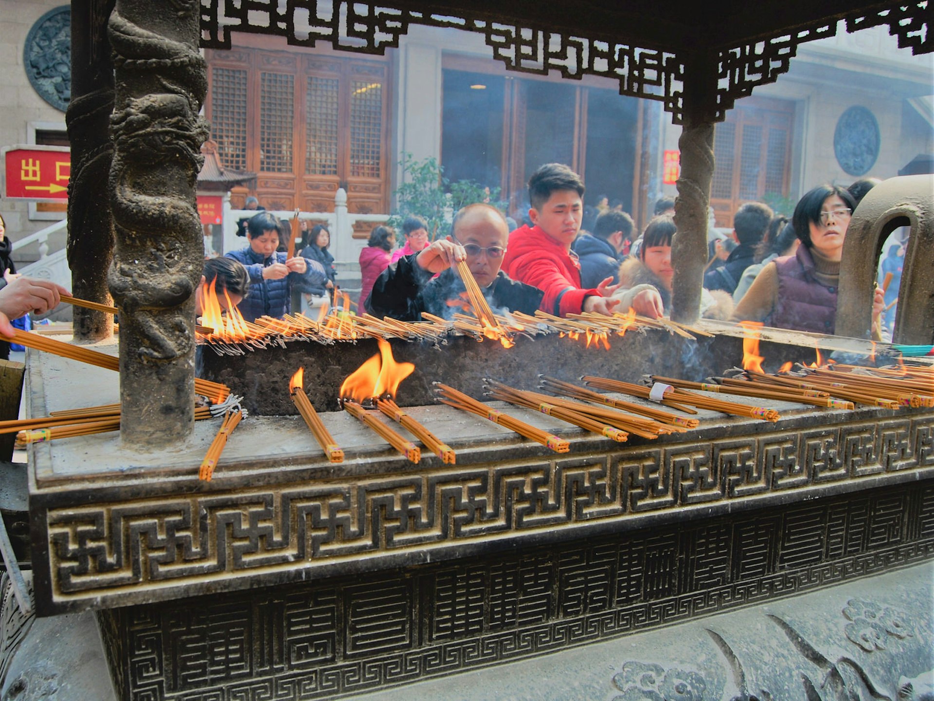 Incense offerings being made at Jing'an Temple © Rosie Draffin / Lonely Planet