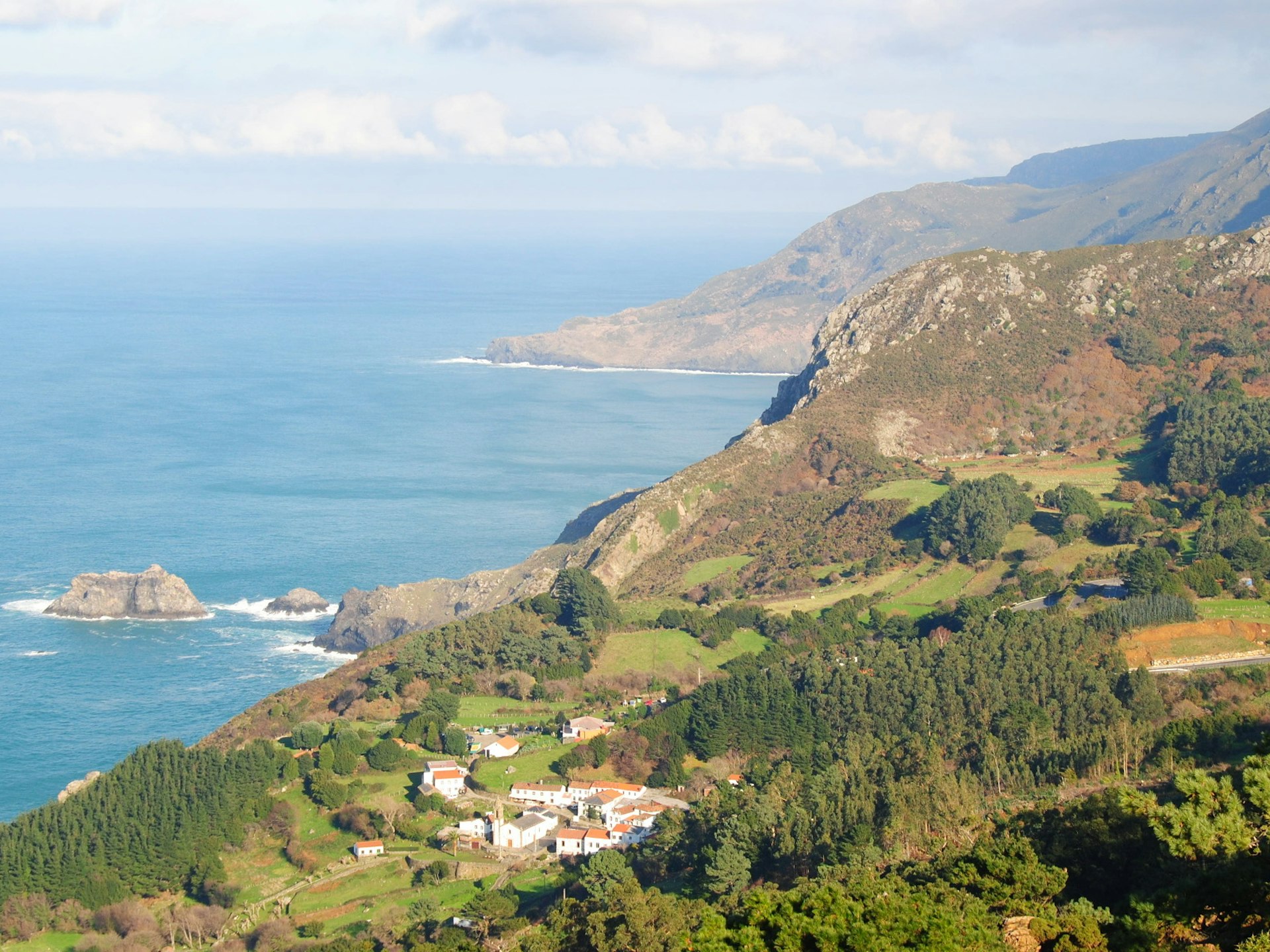 San Andrés de Teixido village nestles in green countryside on the dramatic coastline near Cabo Ortegal in the Rías Altas © John Noble / Lonely Planet