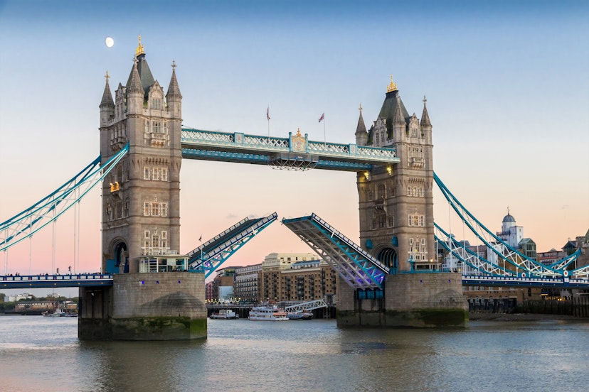 Not to be confused with nearby London Bridge, this one is Tower Bridge © chbaum / Shutterstock