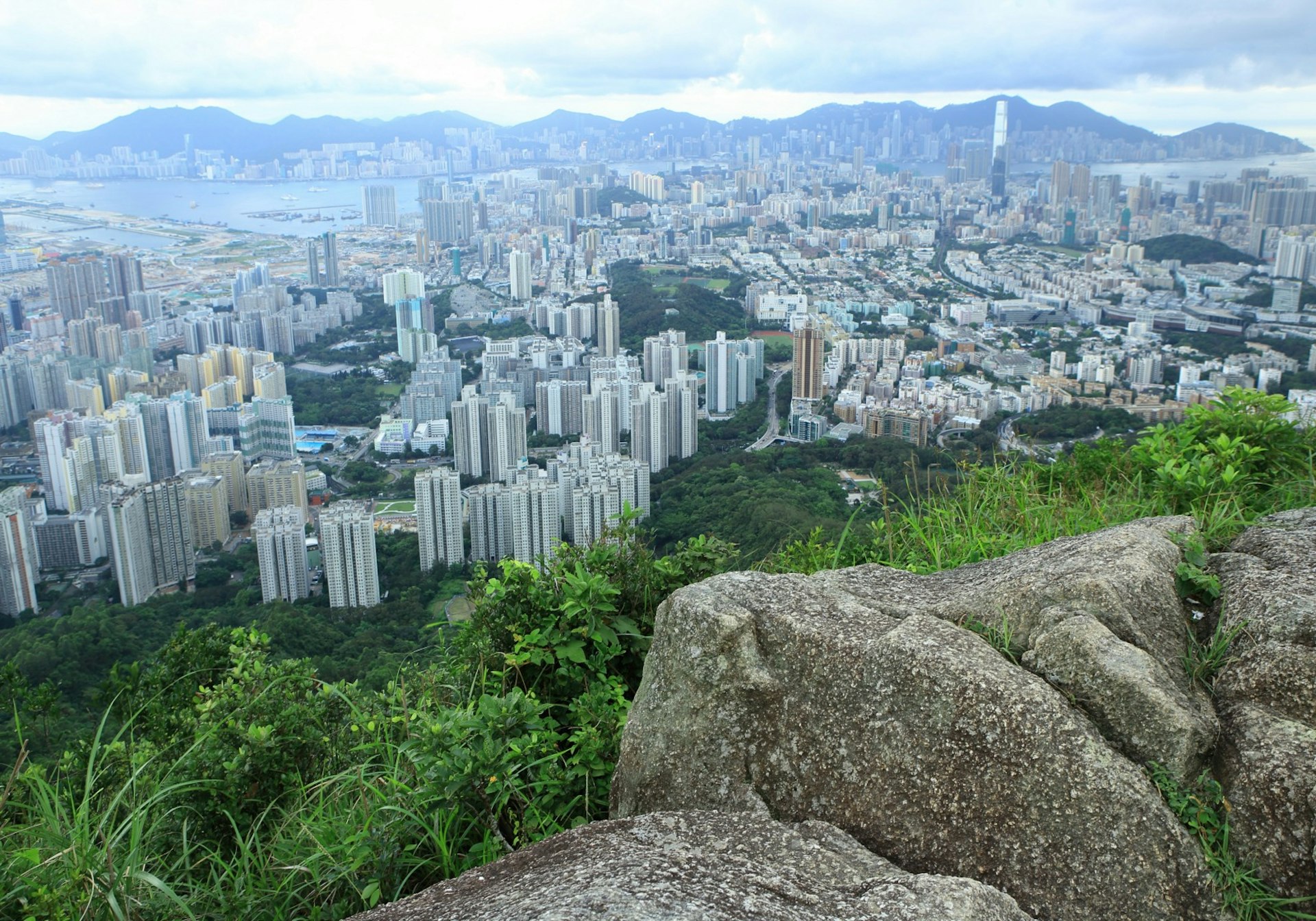 The jaw-dropping view from Lion Rock in Kowloon © wattana / Shutterstock