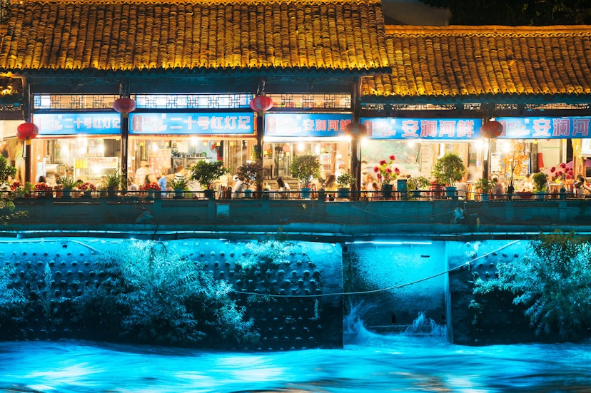 Charming riverside restaurants in Dujiangyan © plej92 / Getty