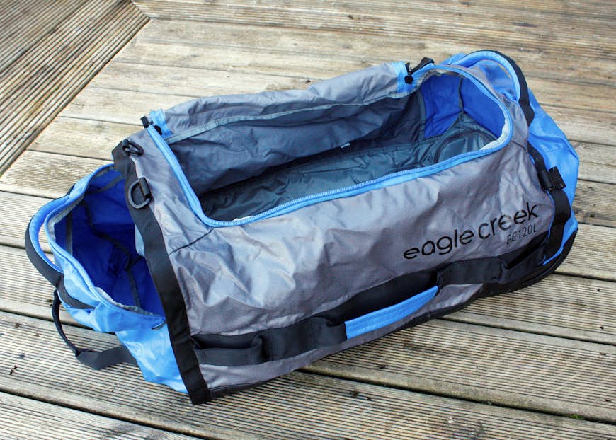 Cargo Hauler XL är just det – en stor, tuff väska för att transportera all din utrustning © David Else / Lonely Planet