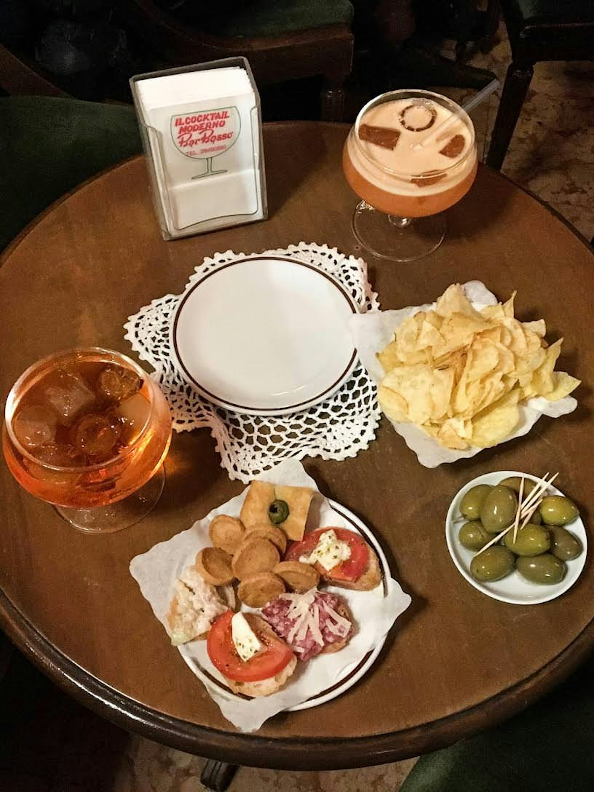 Classic aperitivi in Bar Basso