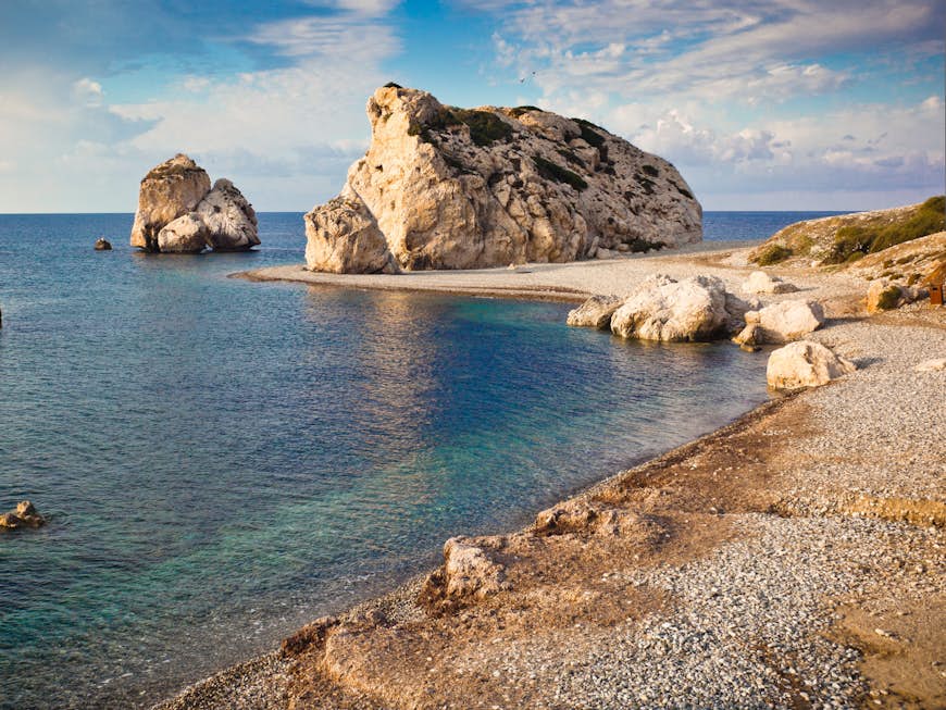 Afrodite's Rock and Bay på Cypern © Gabriel Robek / Shutterstock