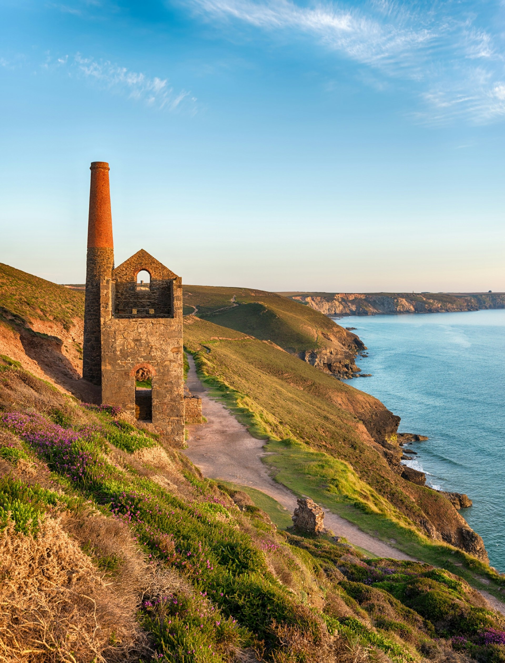 The ancient engine house at Wheal Coates © Helen Hotson / Shutterstock