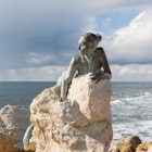 'Sol Alter' statue by Yiota Ioannidou on public display in Pafos © Mark Godden / Shutterstock